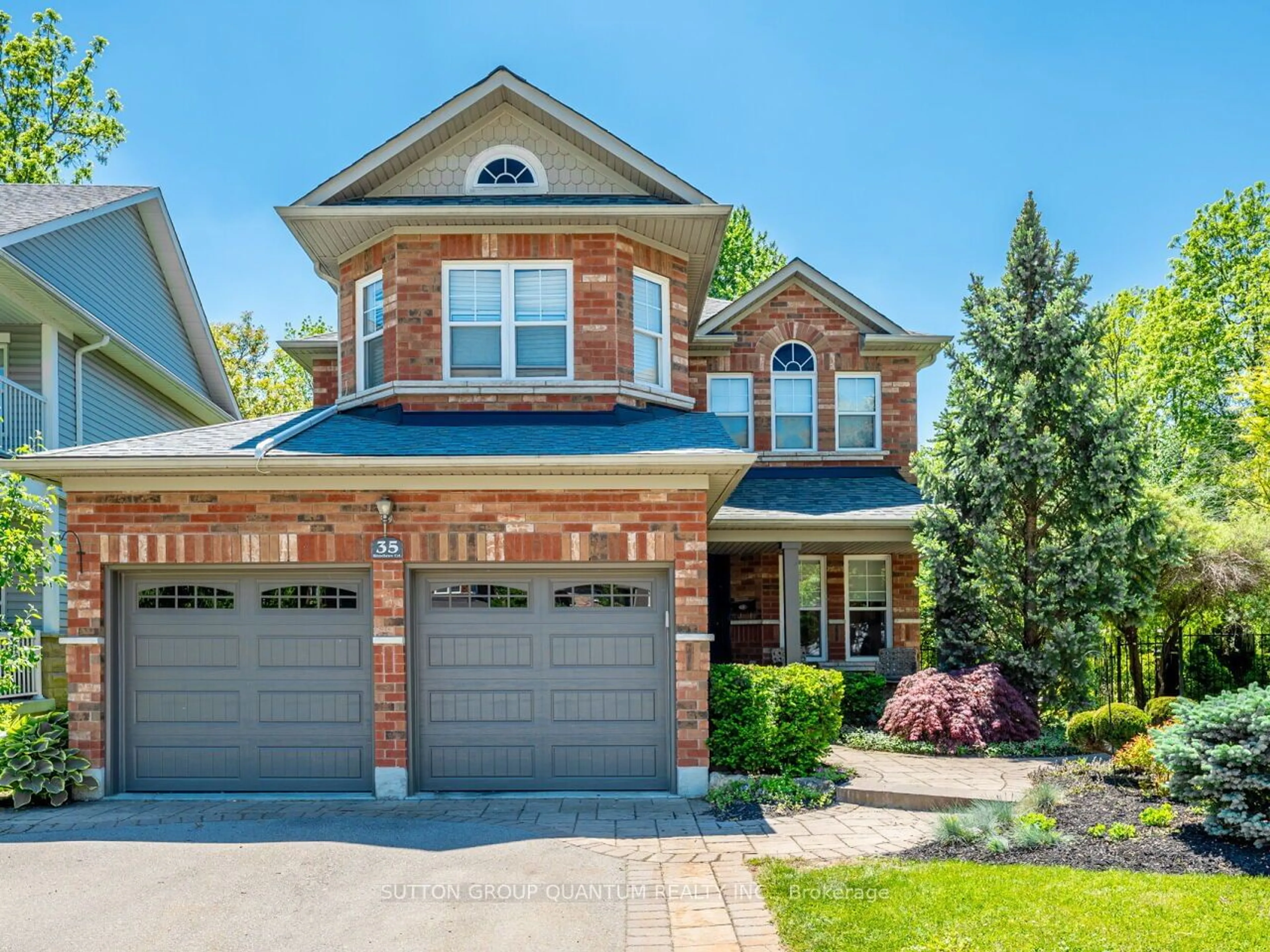 Home with brick exterior material for 35 Woodlawn Crt, Hamilton Ontario L9H 7S2