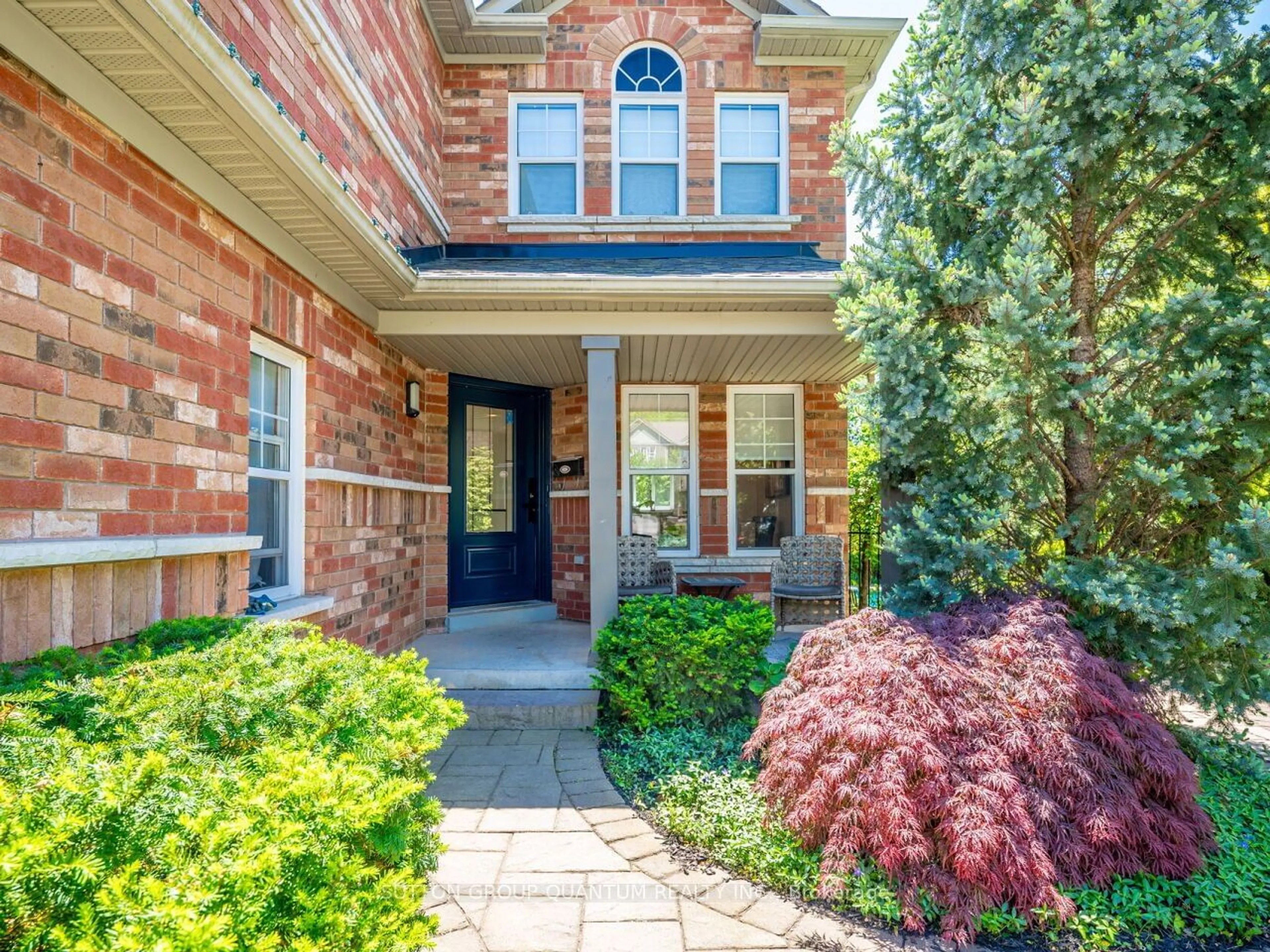 Home with brick exterior material for 35 Woodlawn Crt, Hamilton Ontario L9H 7S2