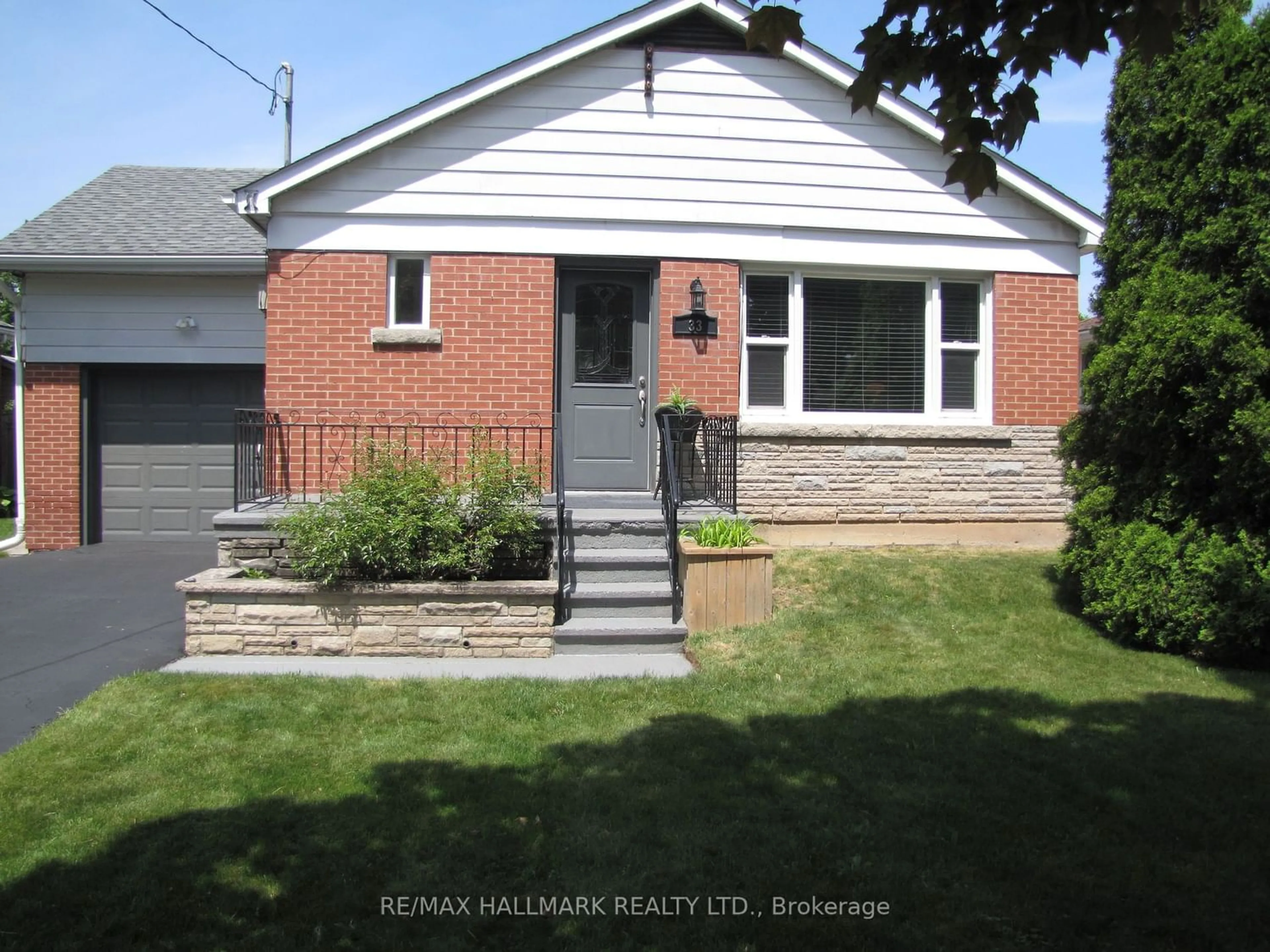 Frontside or backside of a home for 33 Newark Ave, Hamilton Ontario L8K 3Y5