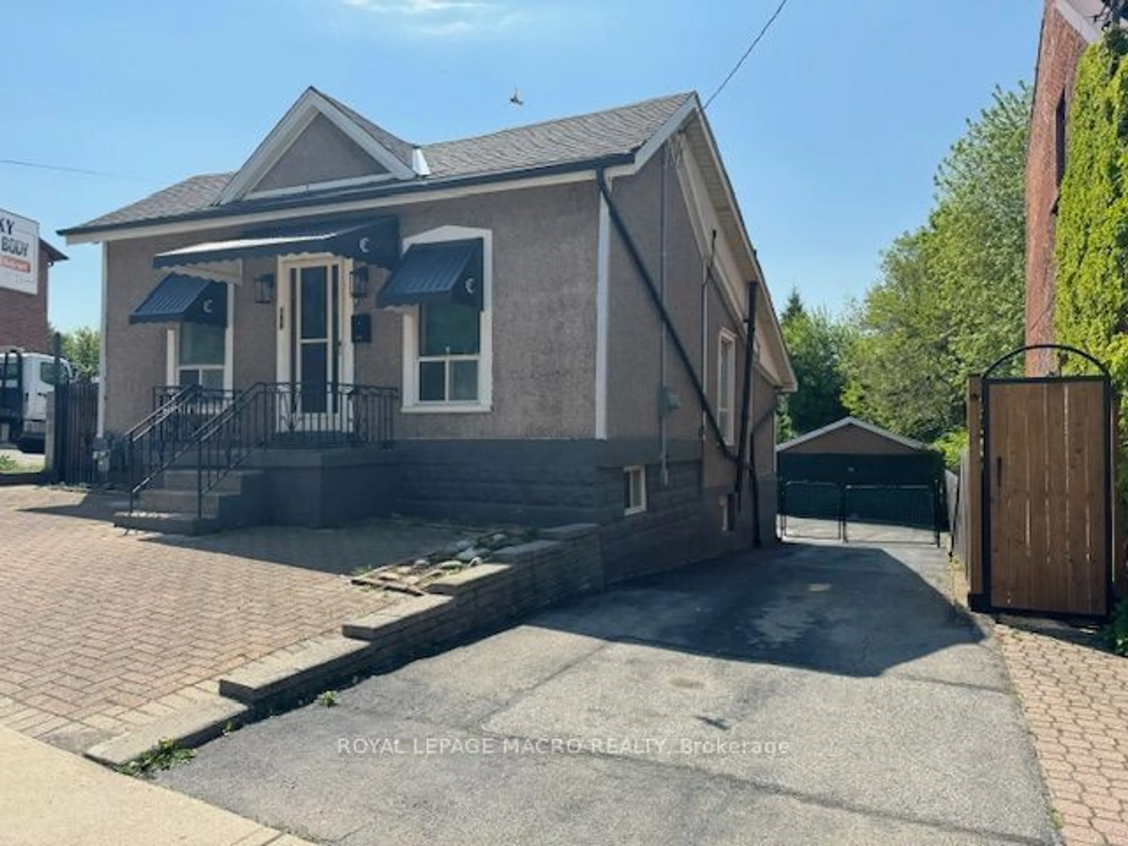 Frontside or backside of a home for 199 Hess St, Hamilton Ontario L8R 2T1