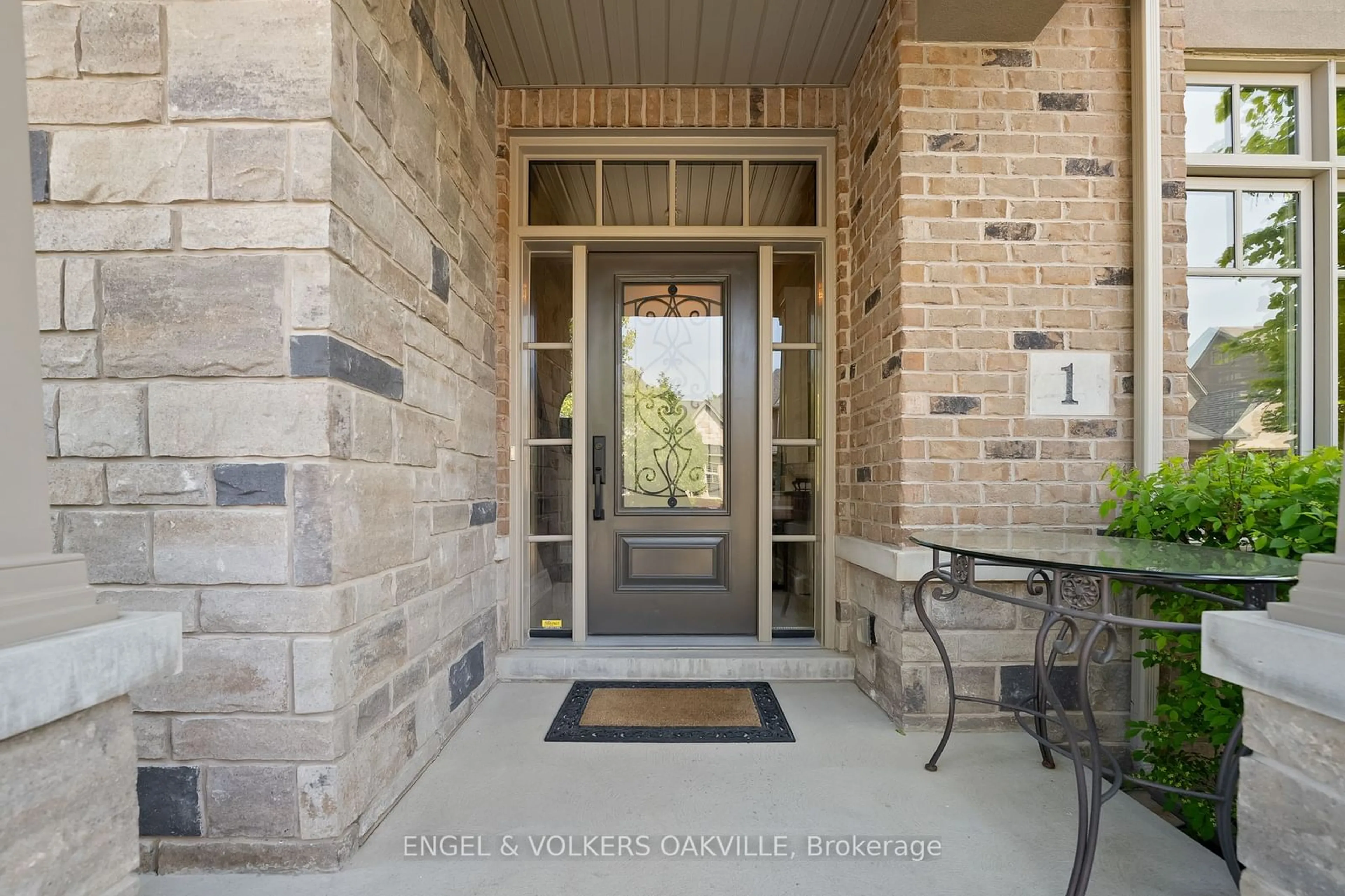 Indoor entryway for 1 Evergreen Lane, Niagara-on-the-Lake Ontario L0S 1J0