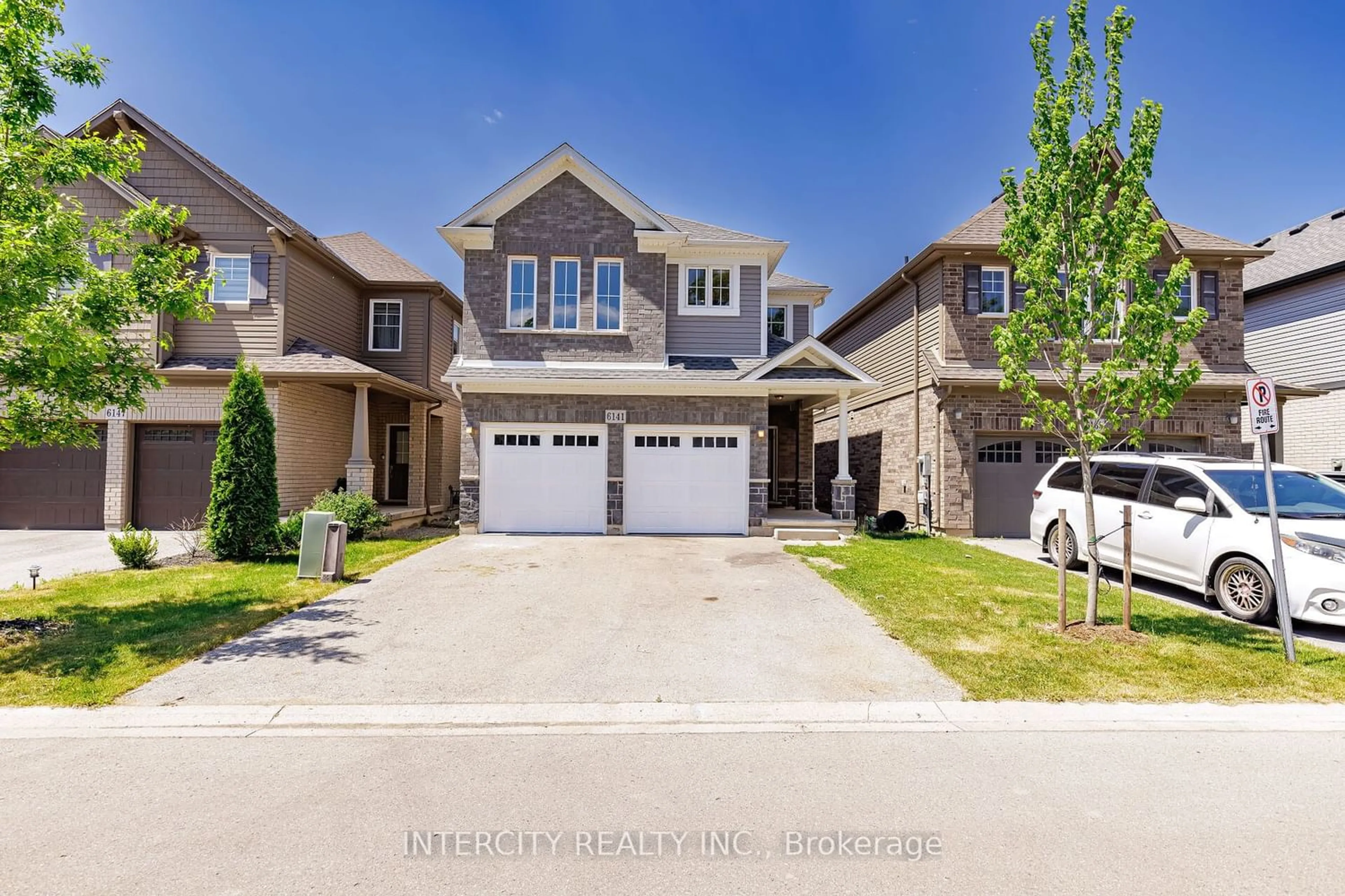 Frontside or backside of a home for 6141 Eaglewood Dr, Niagara Falls Ontario L2G 0A7