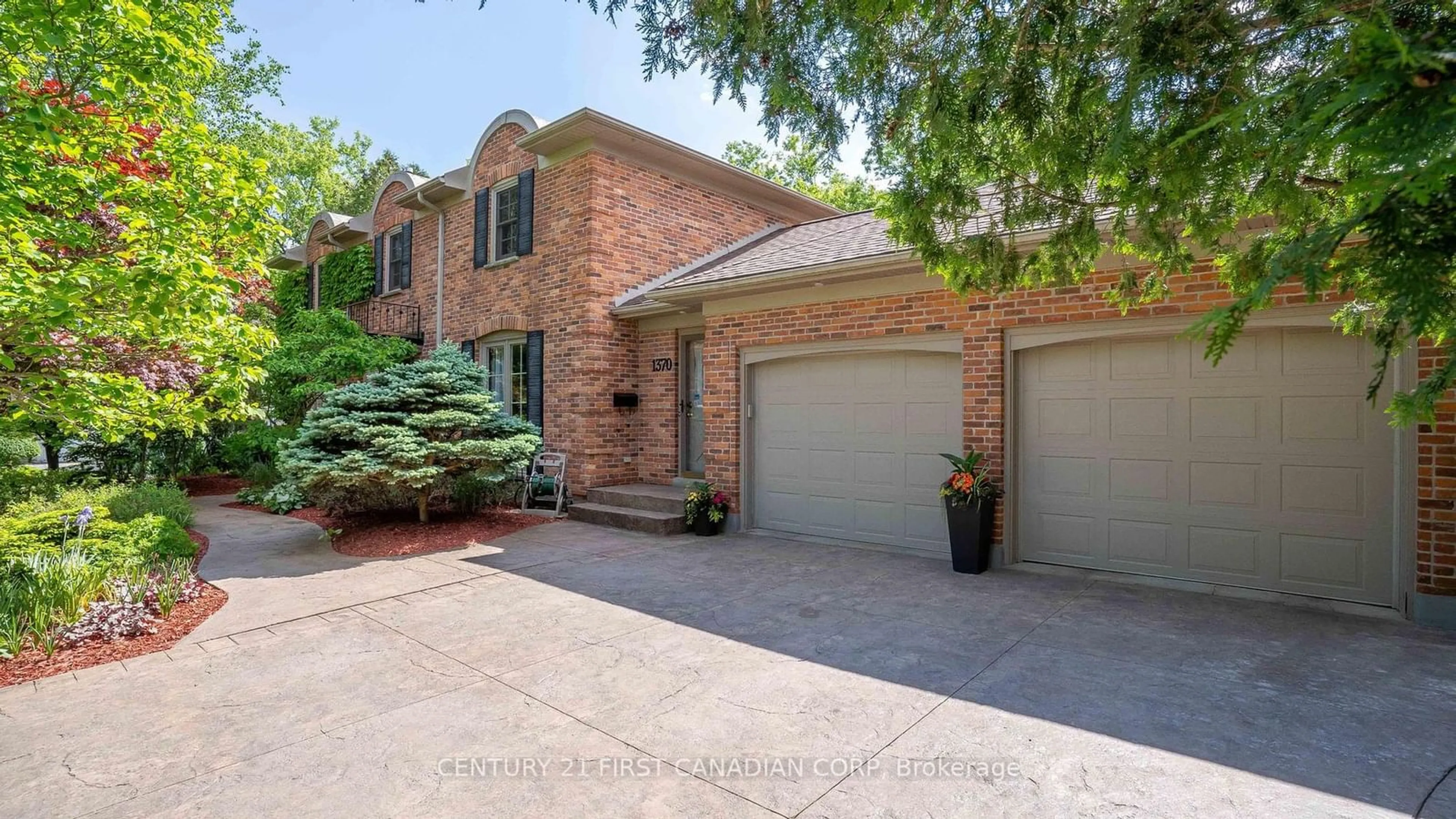 Frontside or backside of a home for 1370 Corley Dr, London Ontario N6G 2K4