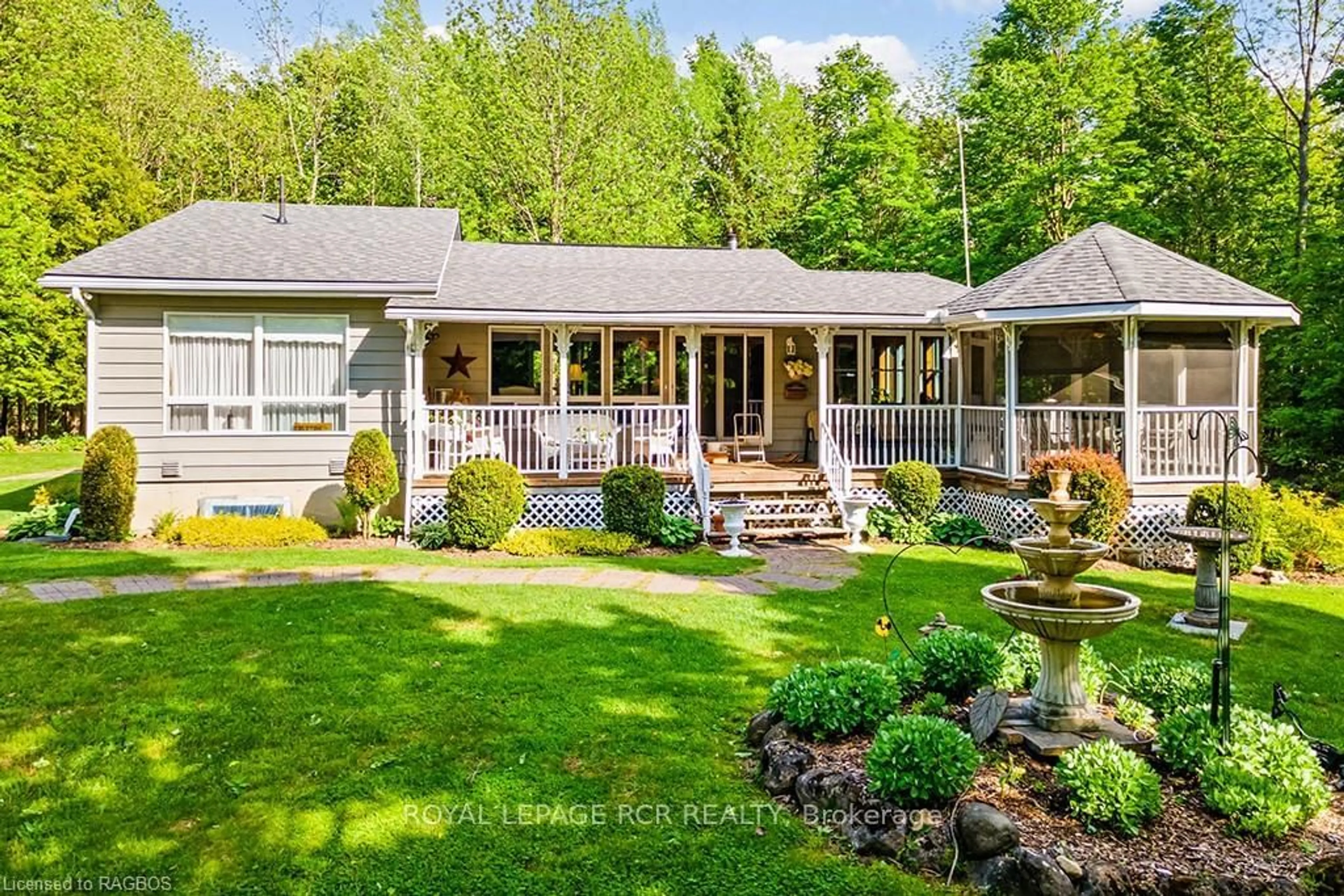 Cottage for 523370 Side Road 6 Rd, West Grey Ontario N0C 1H0