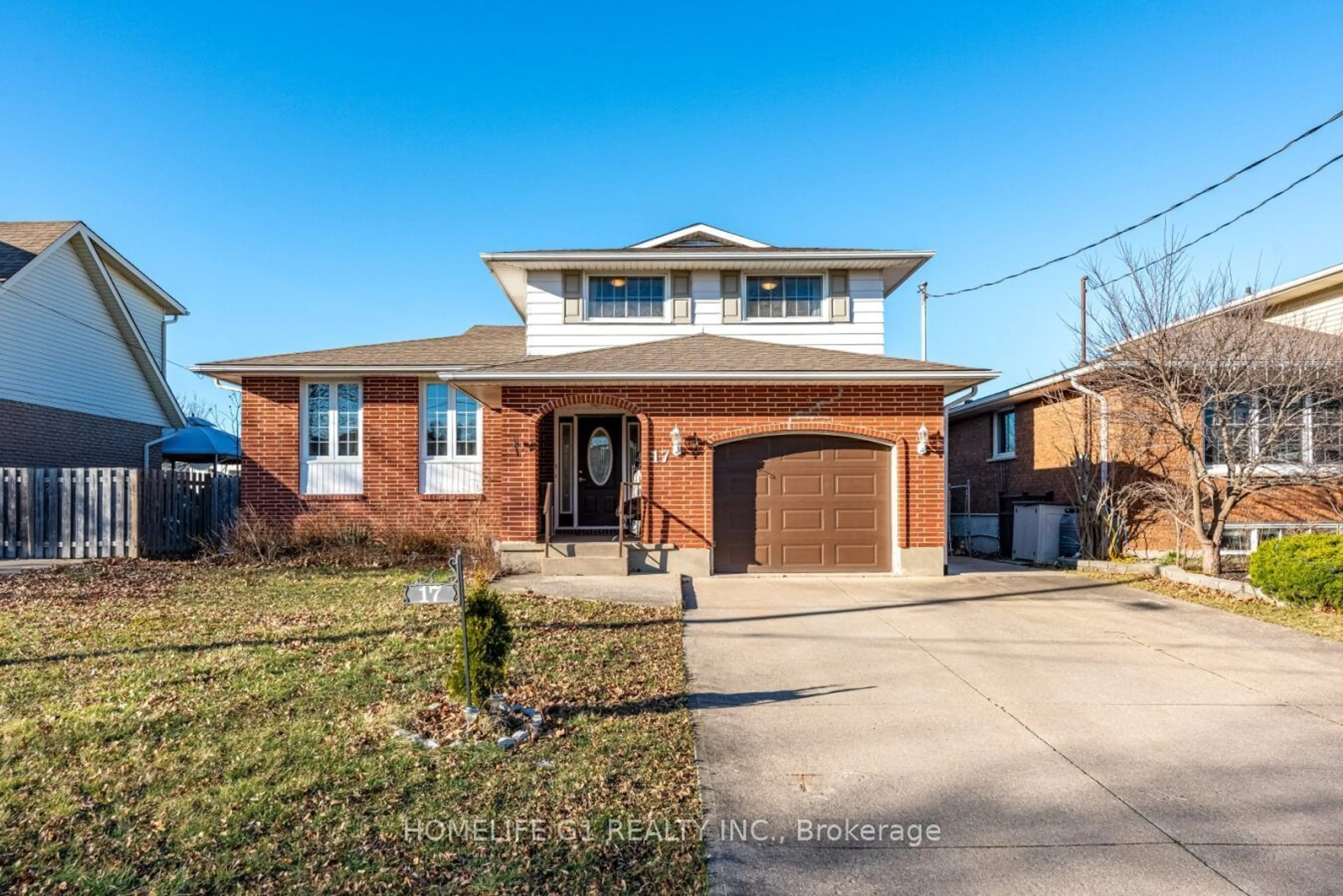 Frontside or backside of a home for 17 Stonegate Dr, St. Catharines Ontario L2P 3K9