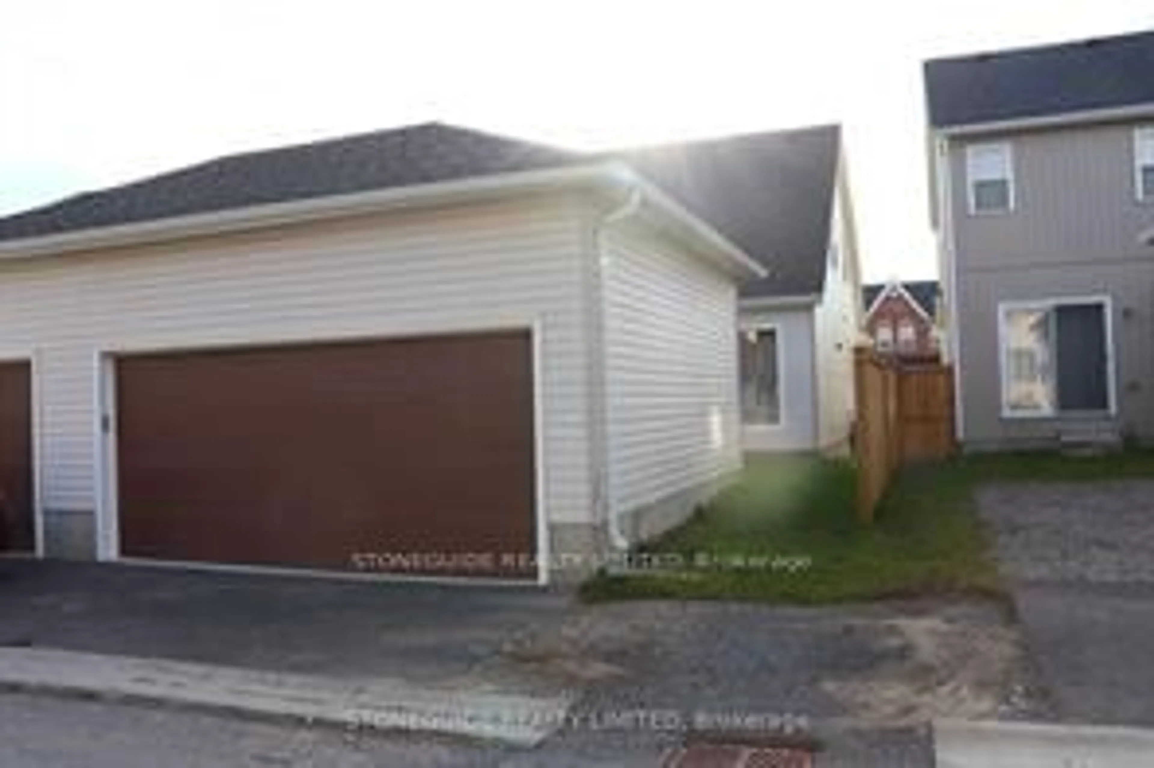 Frontside or backside of a home for 931 Broadway Blvd, Peterborough Ontario K9H 0J2