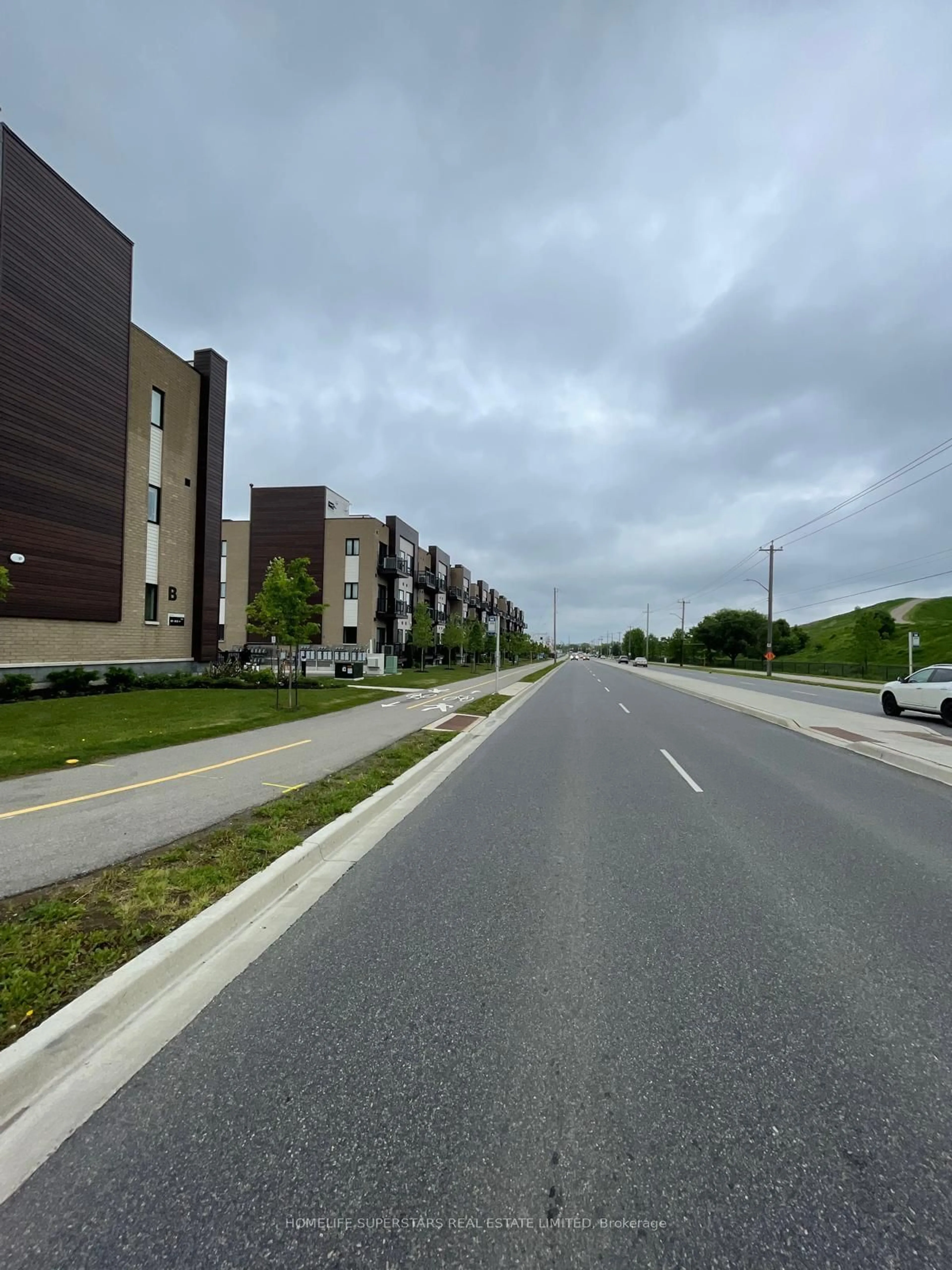 Street view for 10 Palace St #D9, Kitchener Ontario N2E 0J3