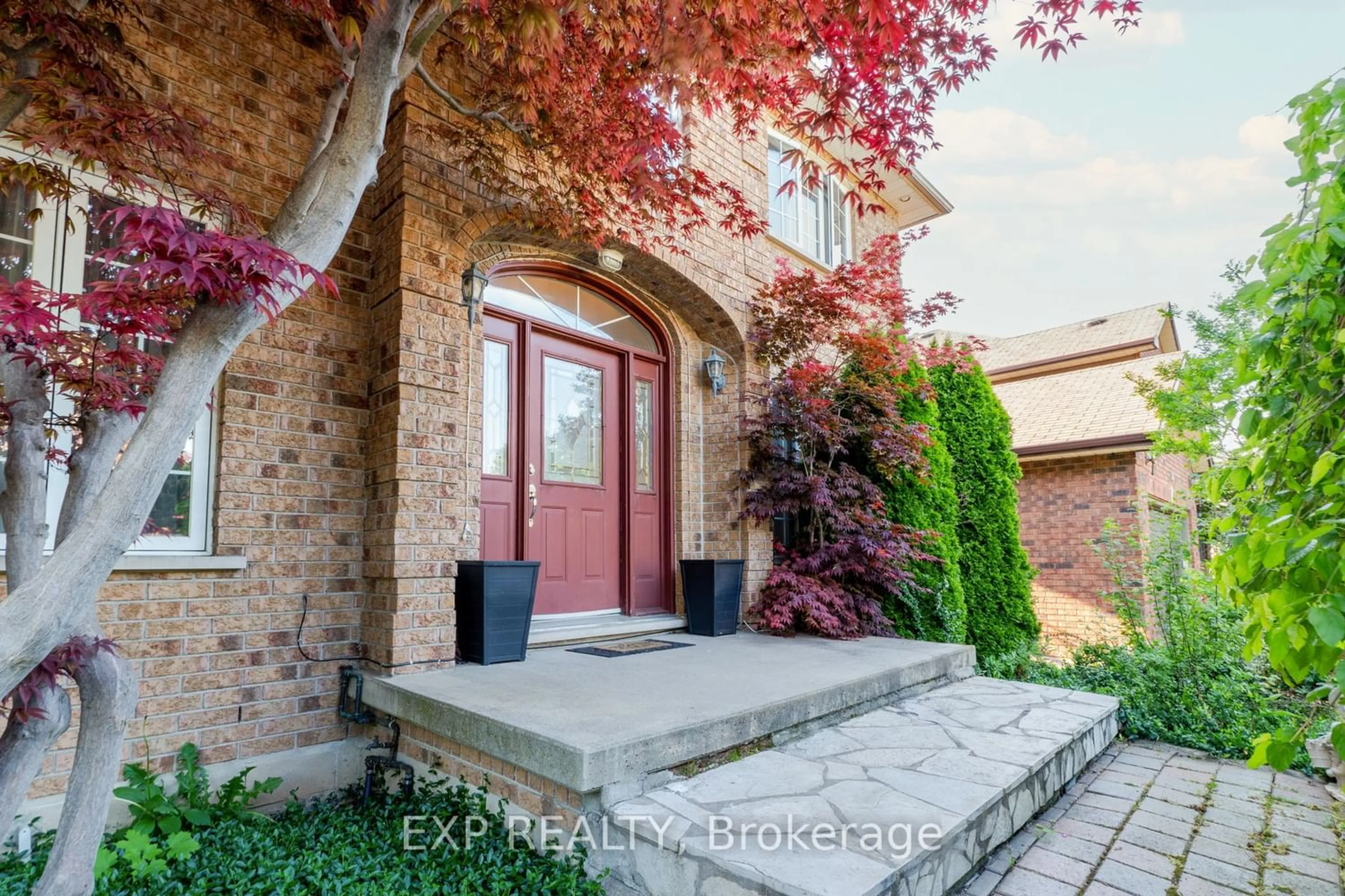 Indoor entryway for 40 Prestige Dr, Hamilton Ontario L8G 5C2