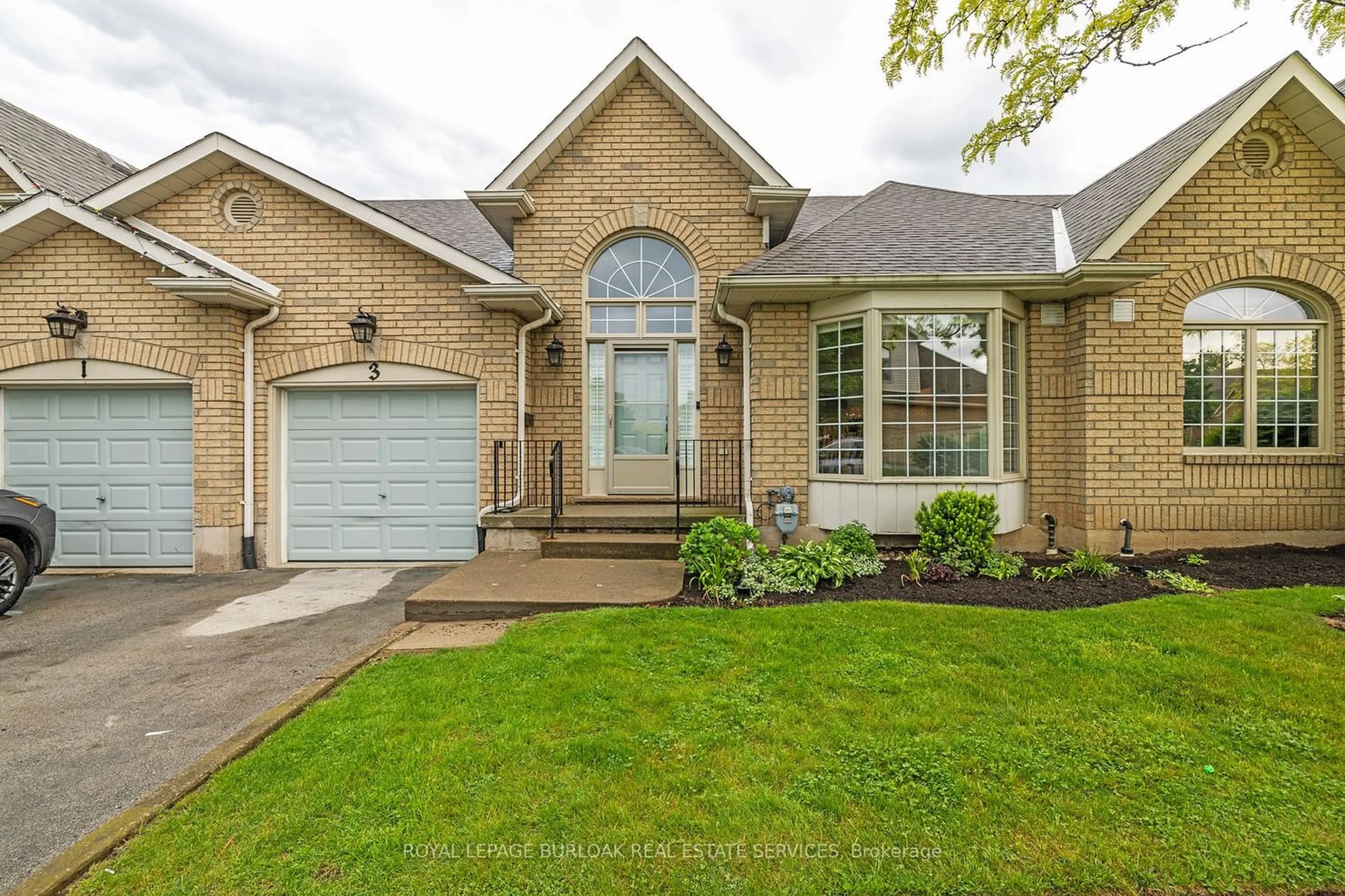 Frontside or backside of a home for 20 Red Haven Dr #3, Grimsby Ontario L3M 5K1