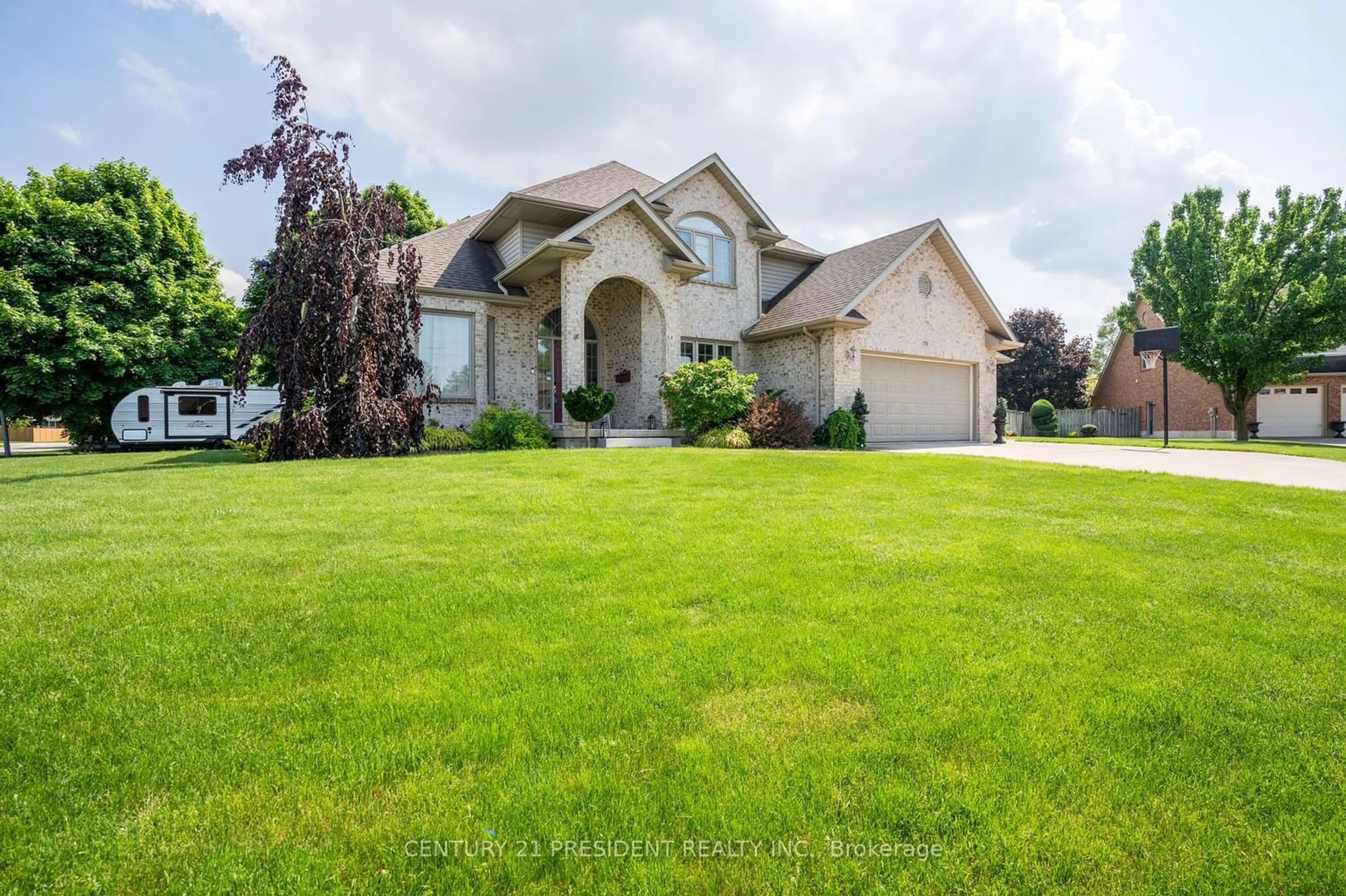 Frontside or backside of a home for 70 Charles Cres, Chatham-Kent Ontario N8A 5H7