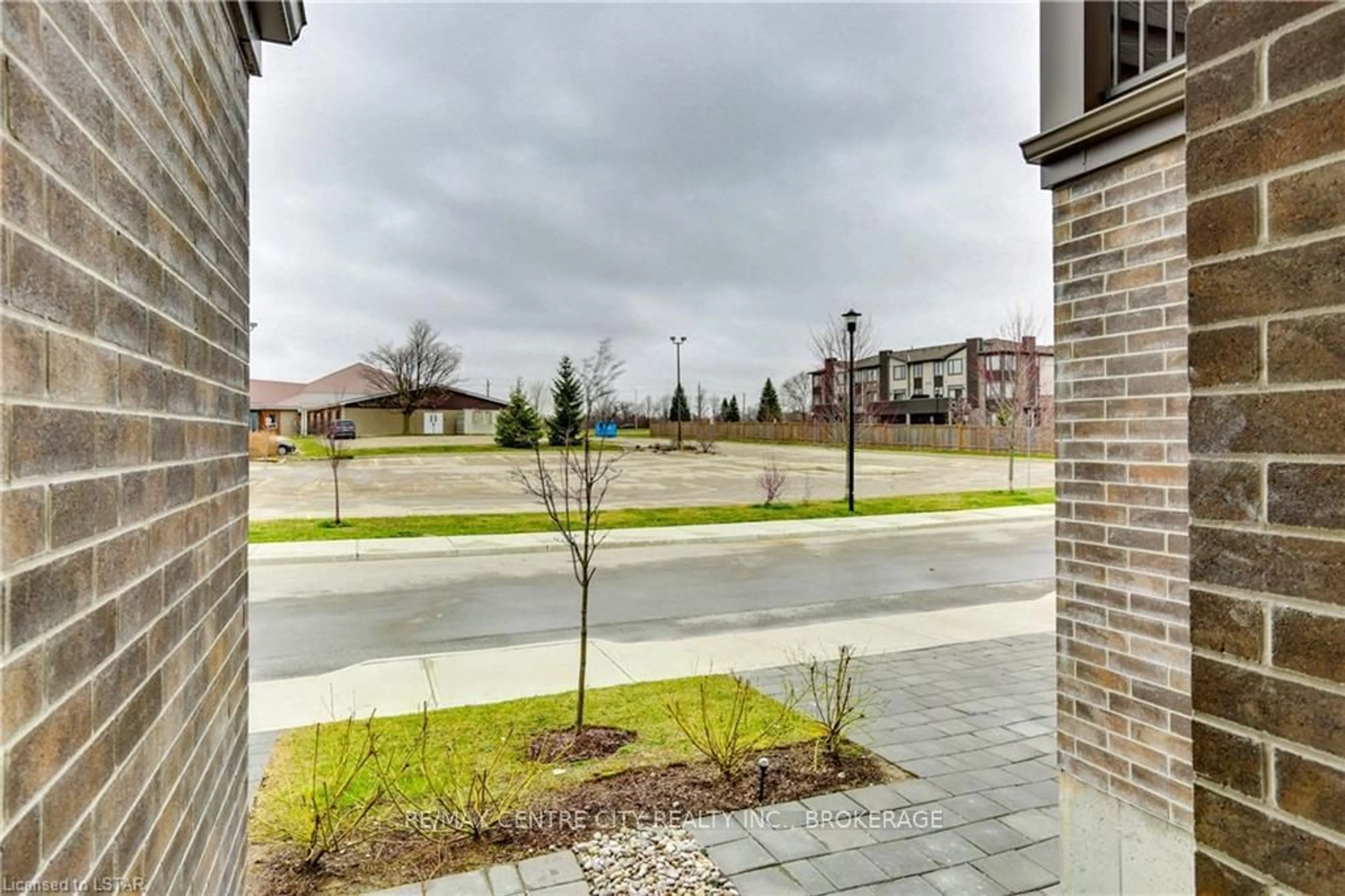 Patio for 2070 Meadowgate Blvd #106, London Ontario N6M 1C6