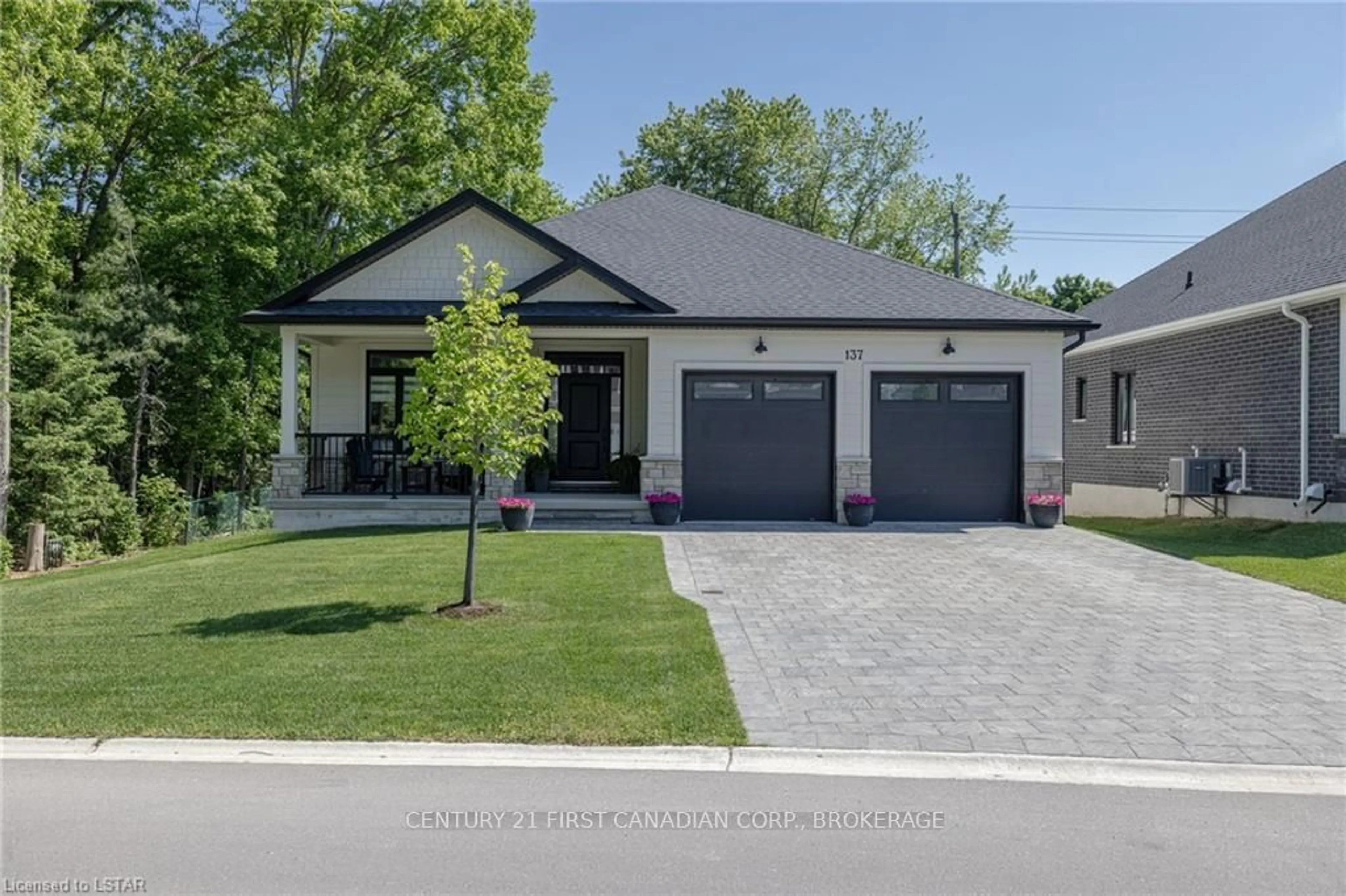 Frontside or backside of a home for 137 RIDGE St, Strathroy-Caradoc Ontario N7G 0G9