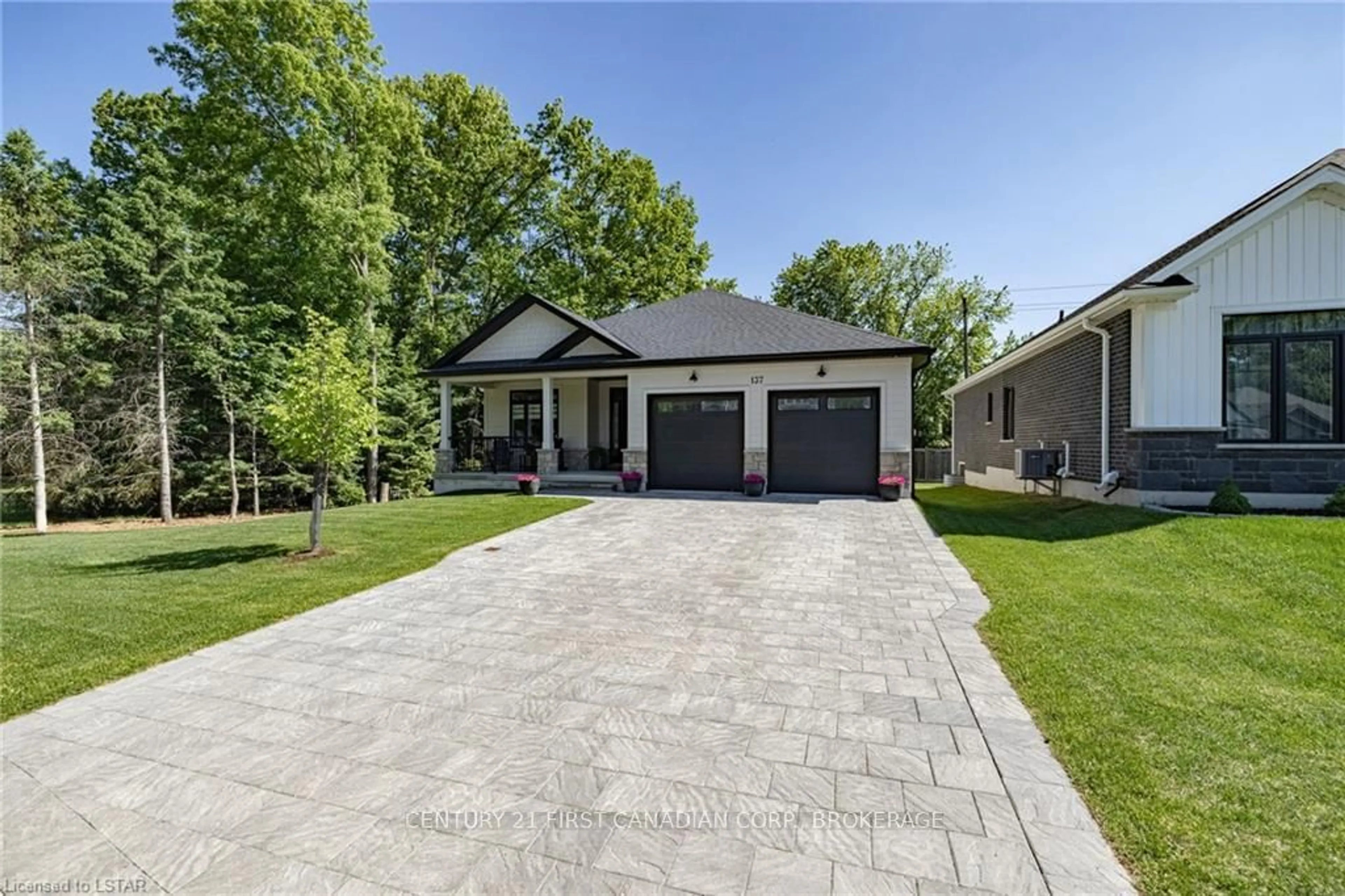 Frontside or backside of a home for 137 RIDGE St, Strathroy-Caradoc Ontario N7G 0G9