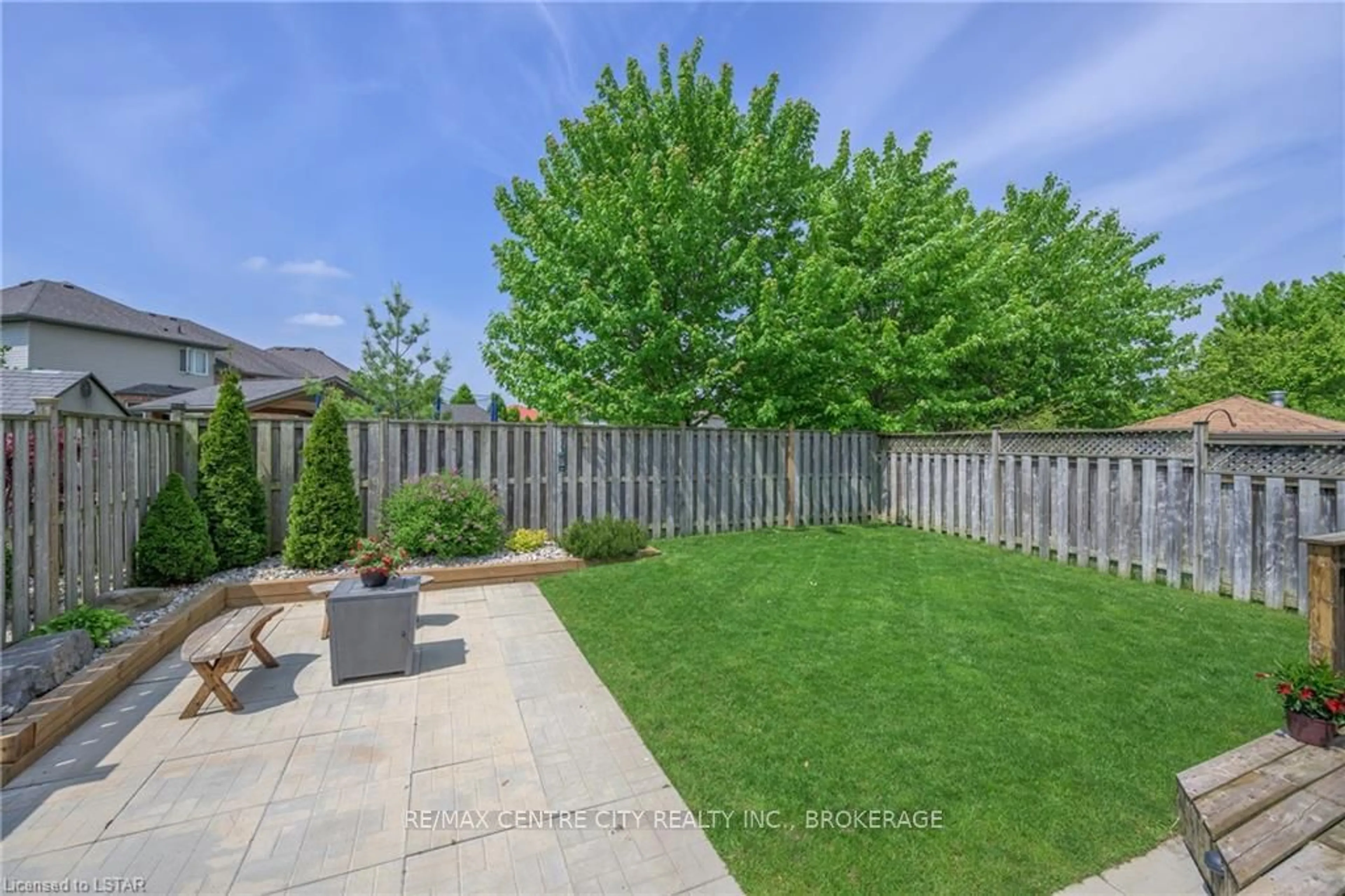 Fenced yard for 1331 ELSON Rd, London Ontario N6G 5R1