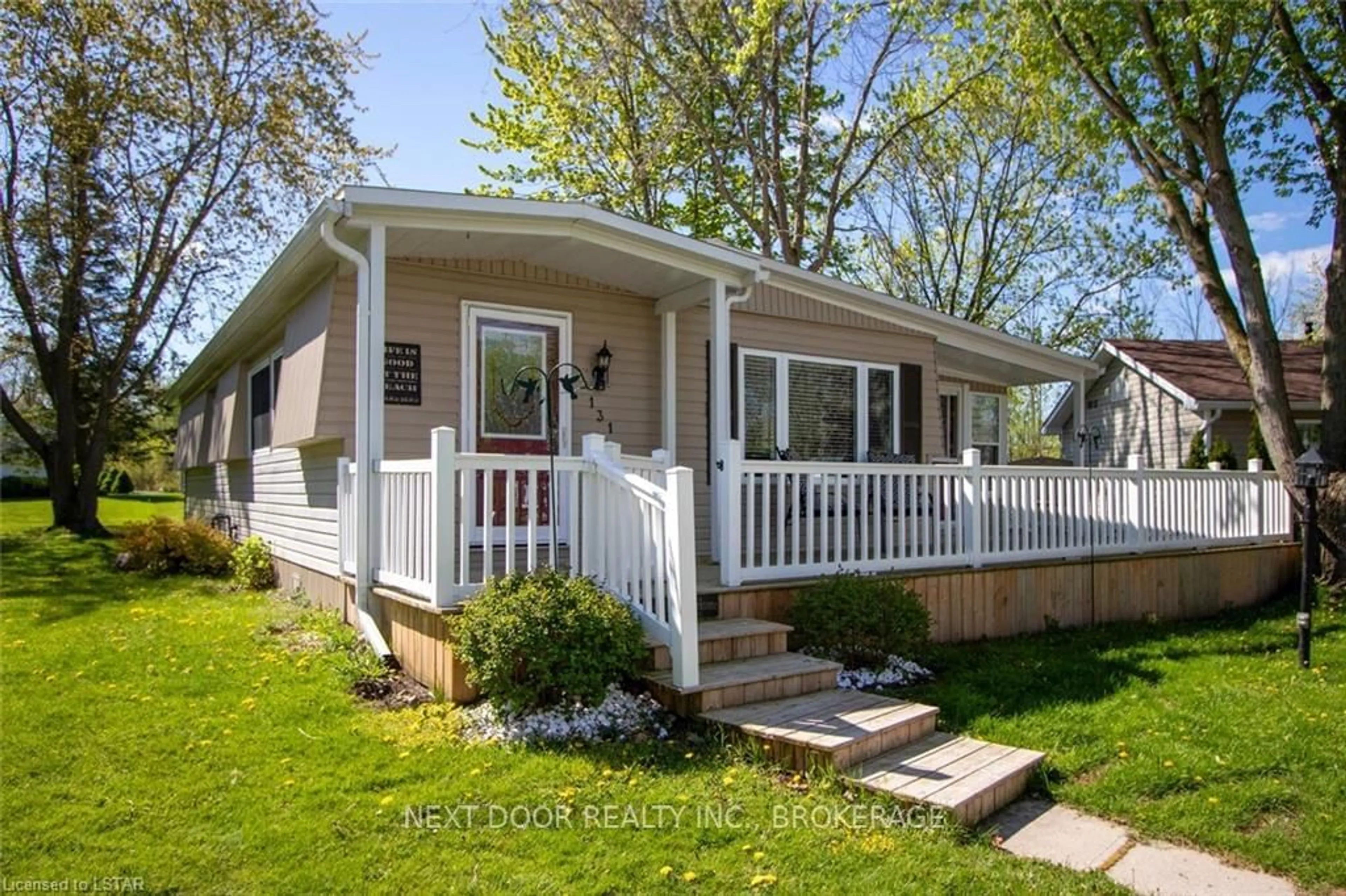 Home with vinyl exterior material for 131 SUNNINGDALE Pl, South Huron Ontario N0M 1T0
