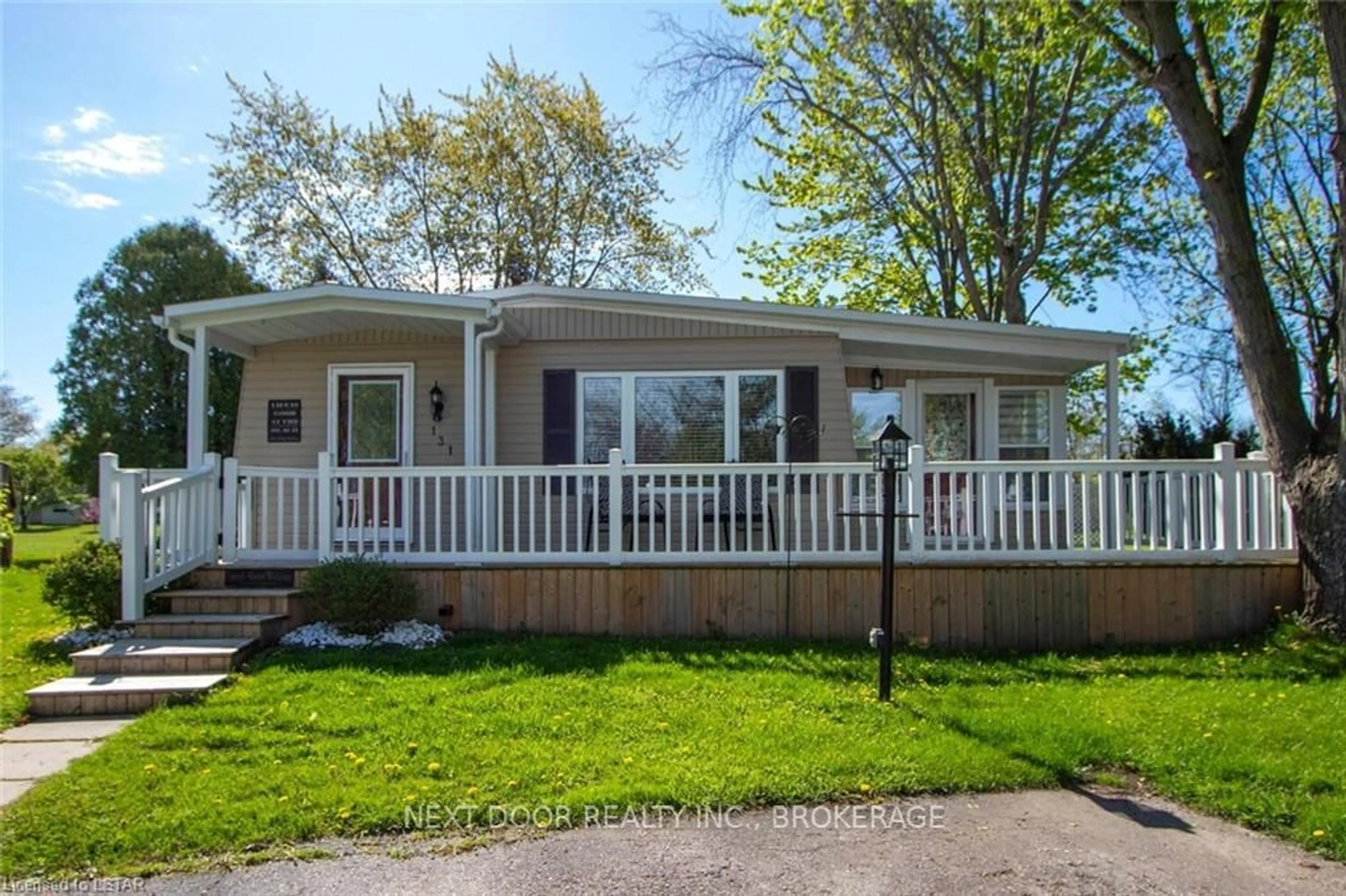 A pic from exterior of the house or condo, cottage for 131 SUNNINGDALE Pl, South Huron Ontario N0M 1T0