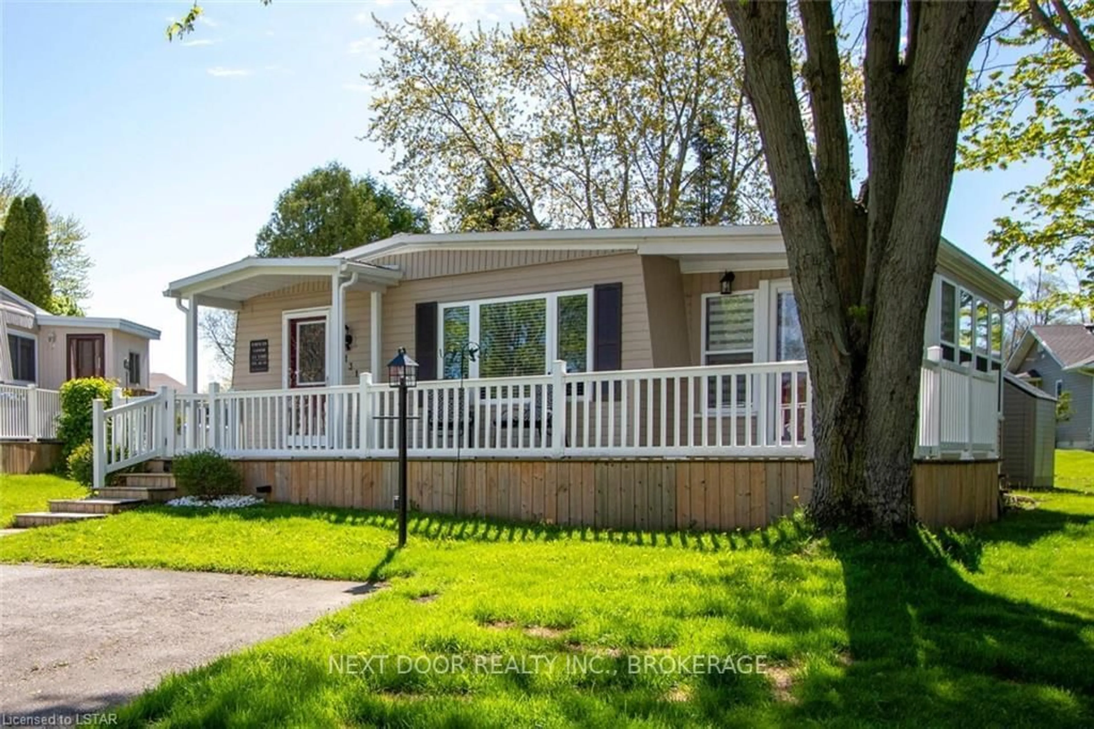 Home with vinyl exterior material for 131 SUNNINGDALE Pl, South Huron Ontario N0M 1T0