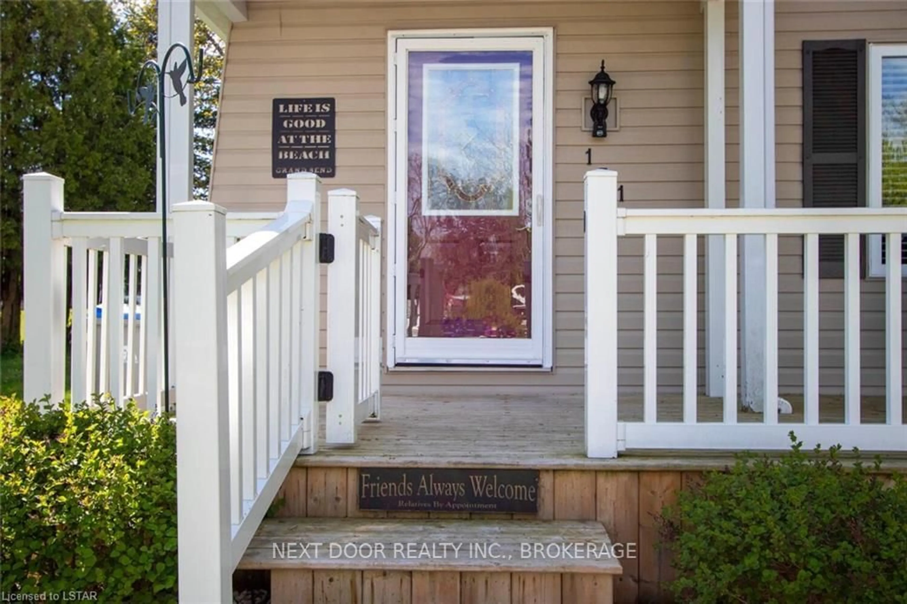 Indoor entryway, wood floors for 131 SUNNINGDALE Pl, South Huron Ontario N0M 1T0