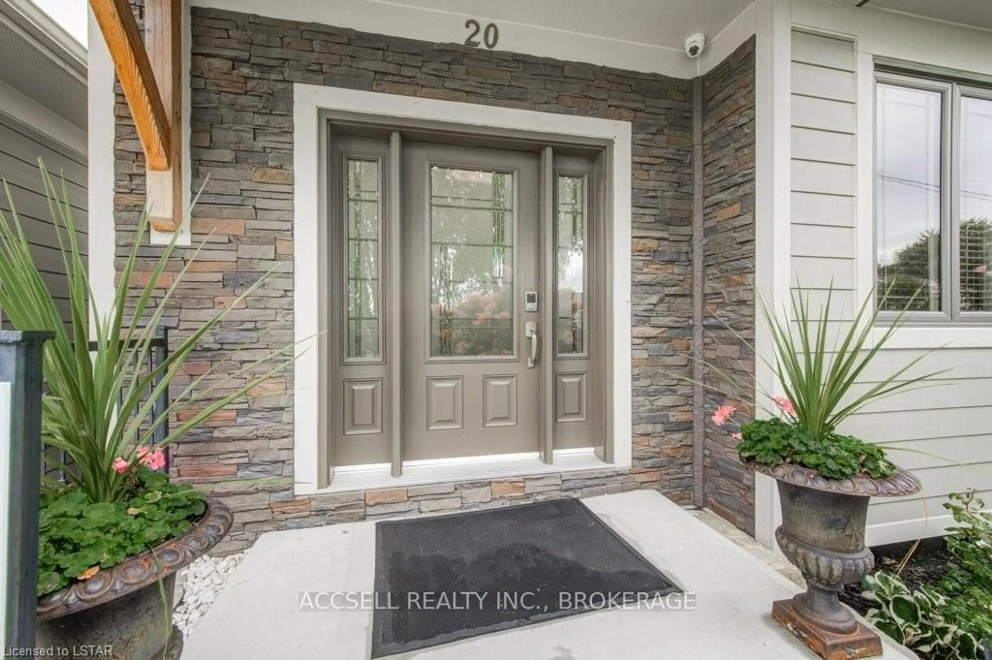 Indoor entryway, wood floors for 20 DICKINSON Ave, Norfolk Ontario N0E 1M0