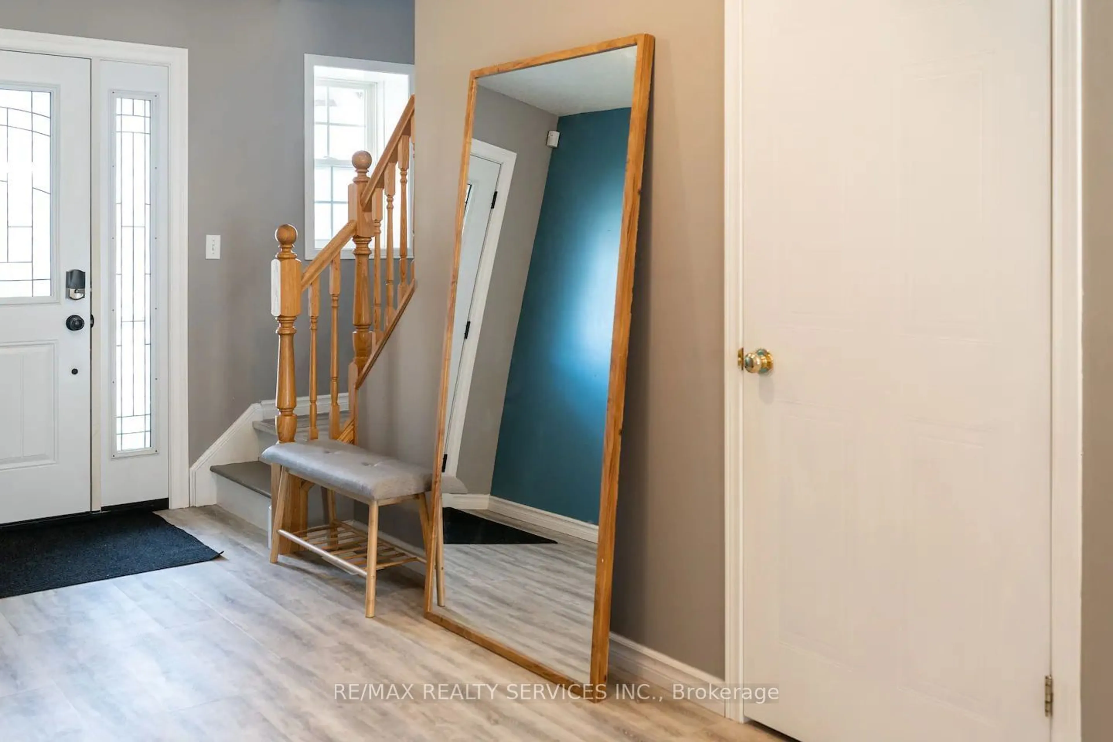 Indoor entryway for 7 Swartz St, Kitchener Ontario N2E 4A7