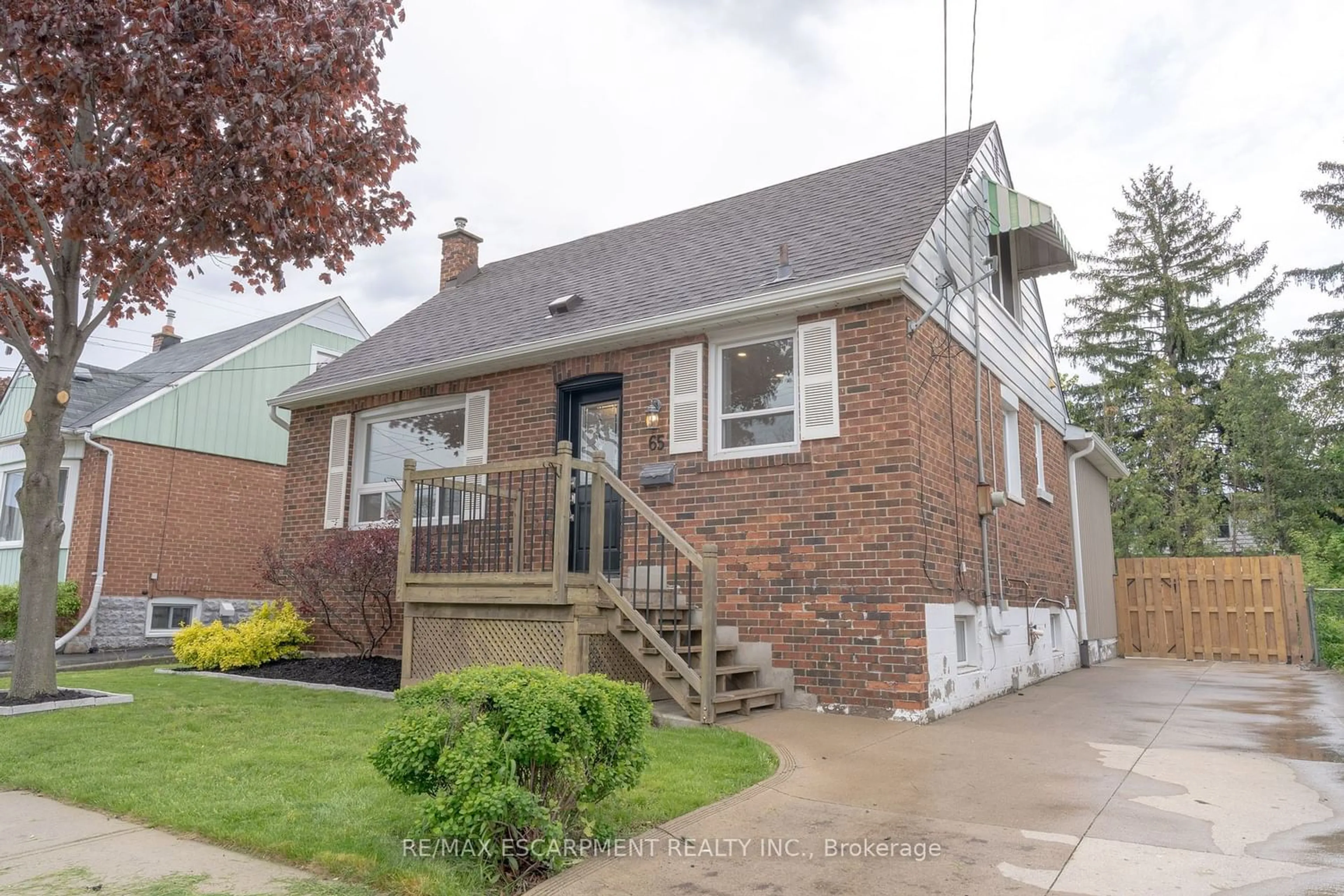 Frontside or backside of a home for 65 East 14th St, Hamilton Ontario L9A 4B4