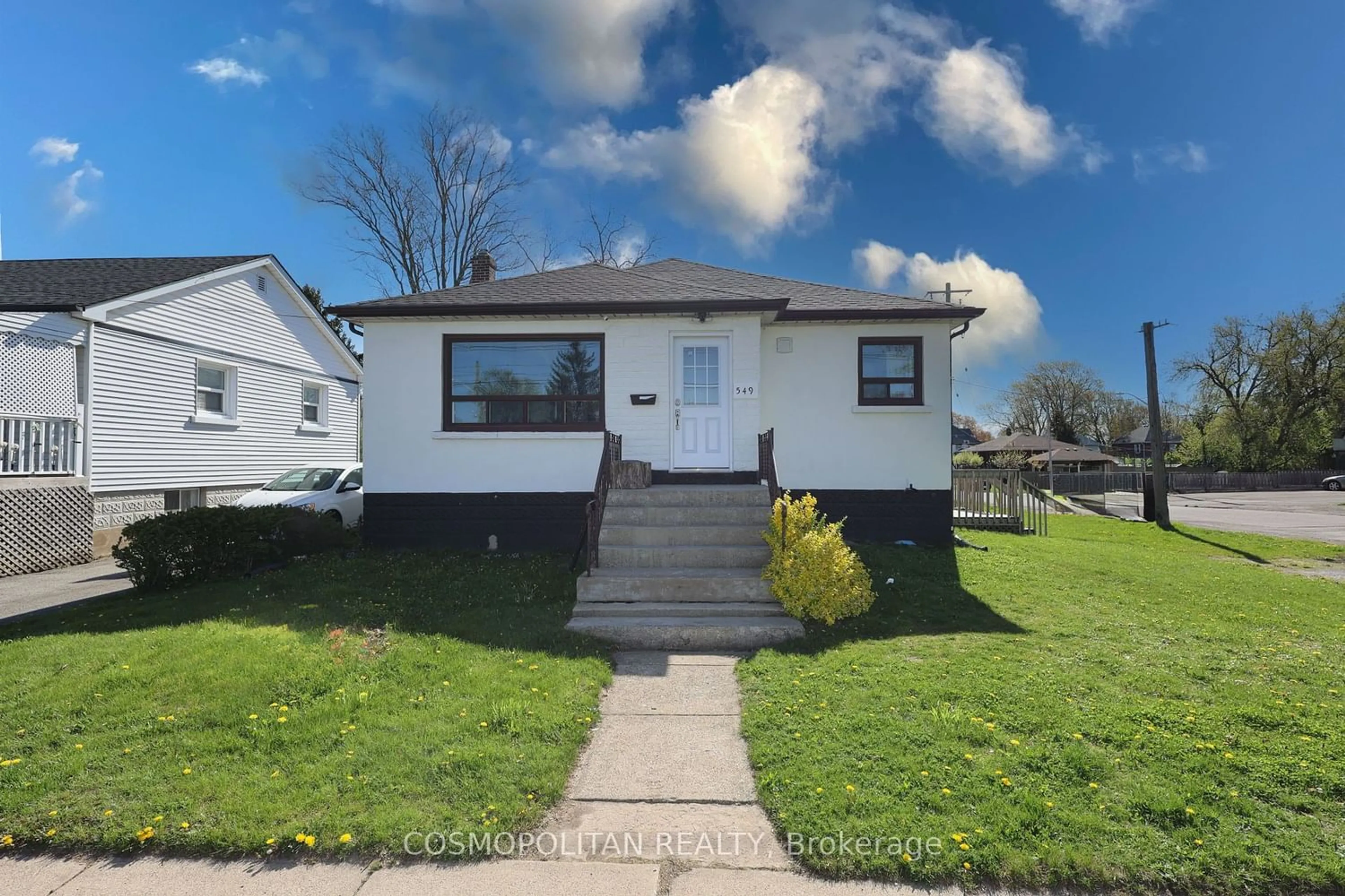 Frontside or backside of a home for 549 Elm St, Port Colborne Ontario L3K 4P5