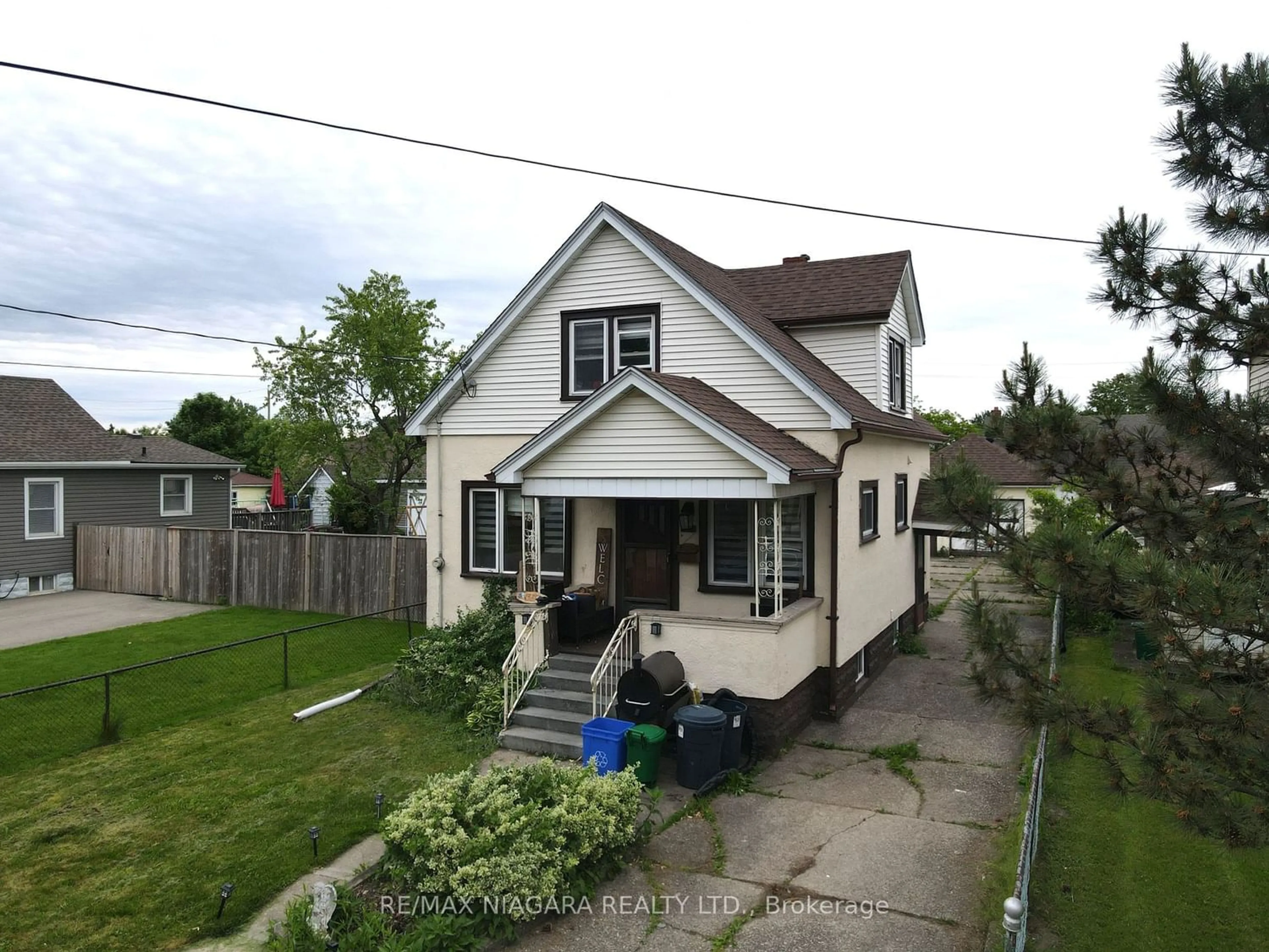 Frontside or backside of a home for 197 Alberta St, Welland Ontario L3B 2V9