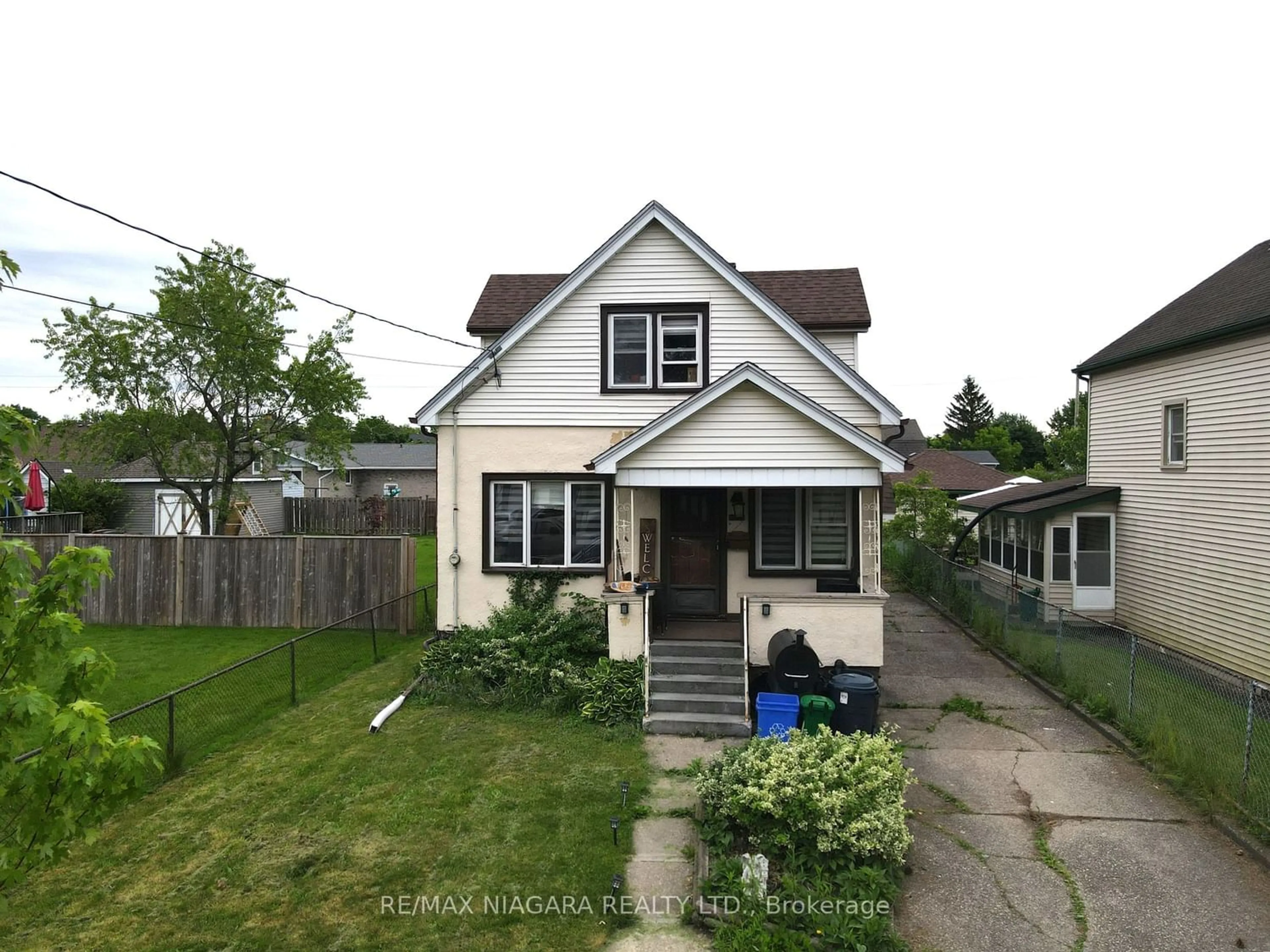 Frontside or backside of a home for 197 Alberta St, Welland Ontario L3B 2V9