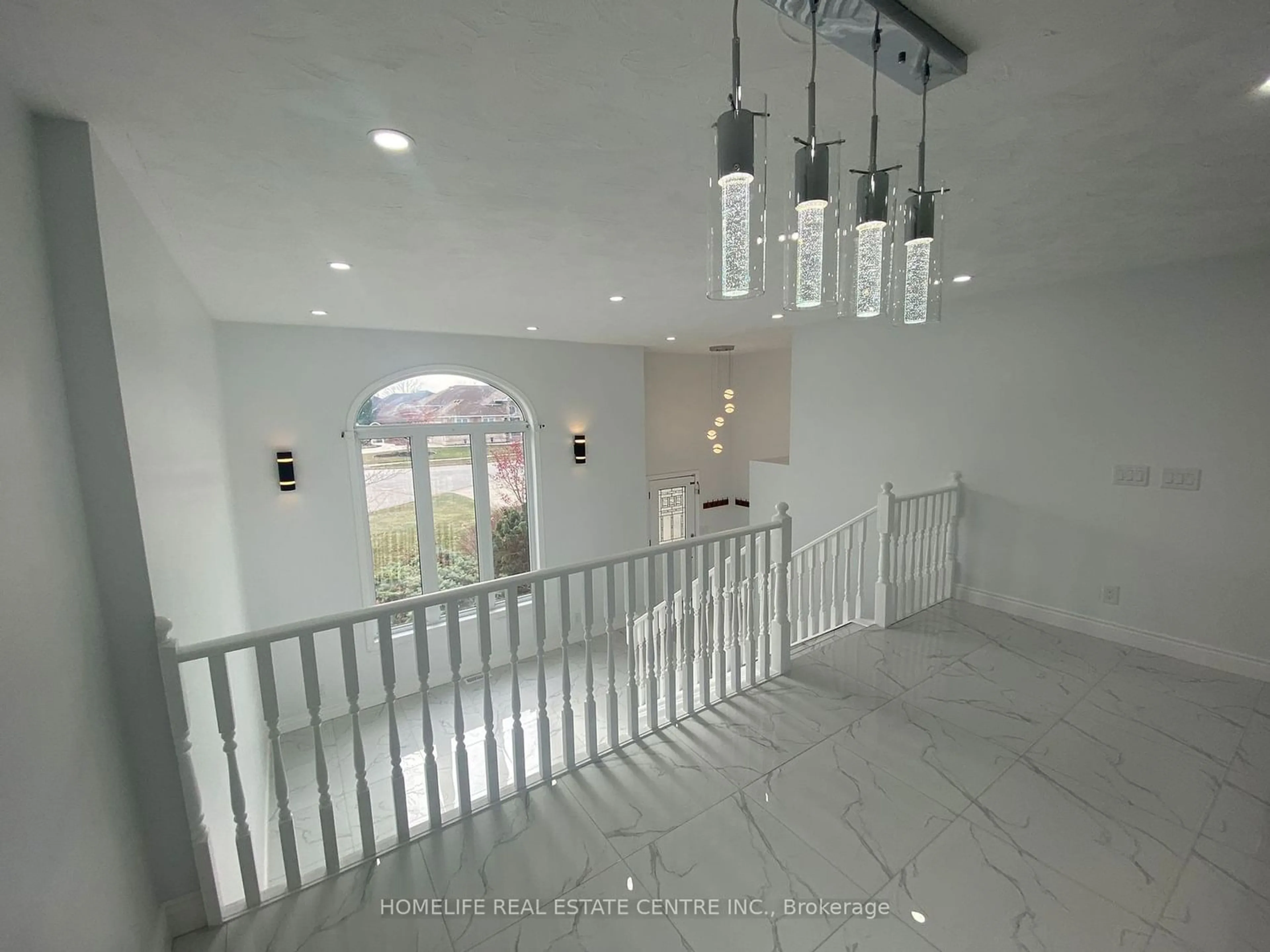 Indoor foyer for 1446 Heritage Garden Cres, Lakeshore Ontario N0R 1A0