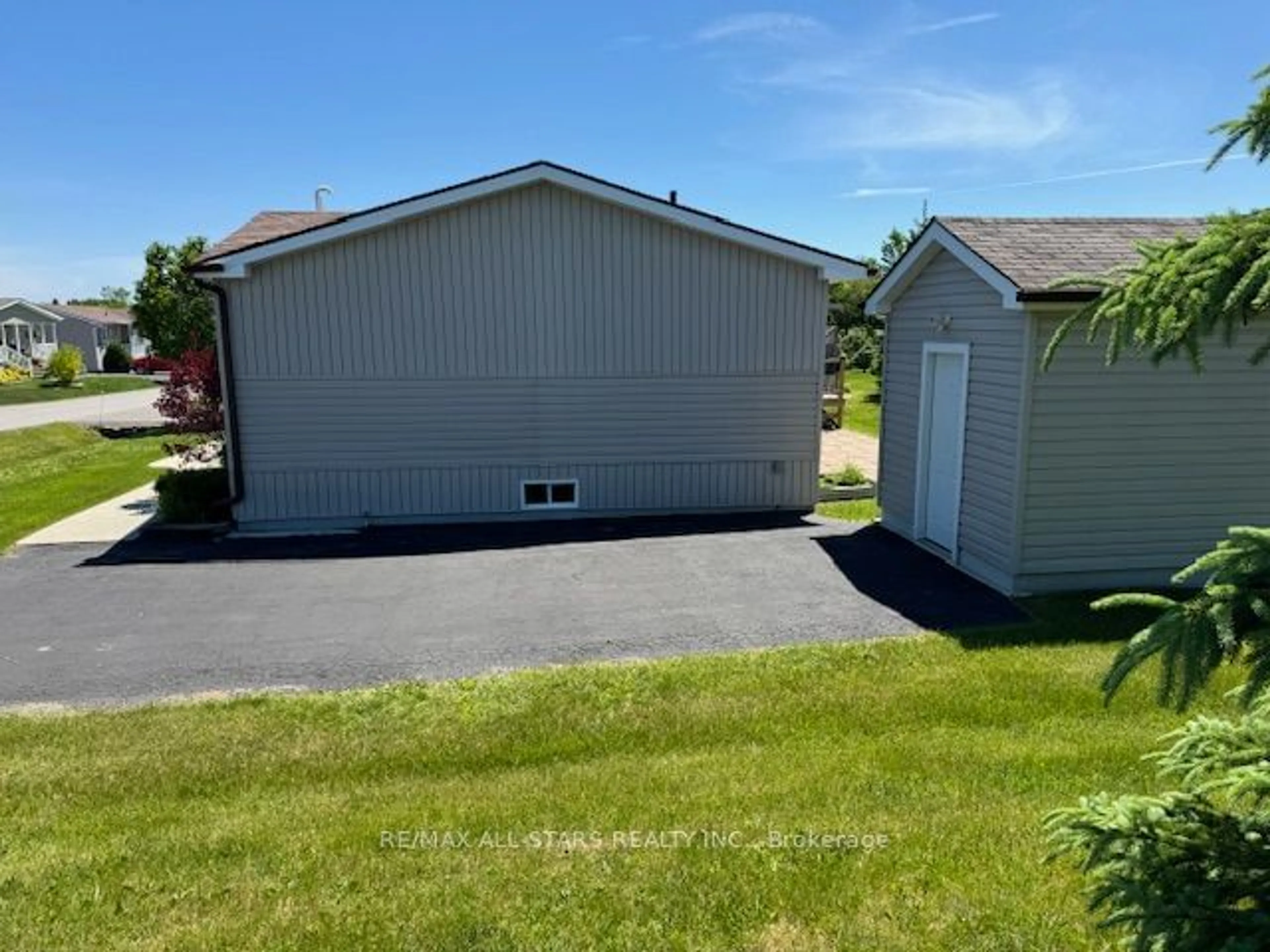 Frontside or backside of a home for 1 Creekside Circ, Kawartha Lakes Ontario K0M 1L0