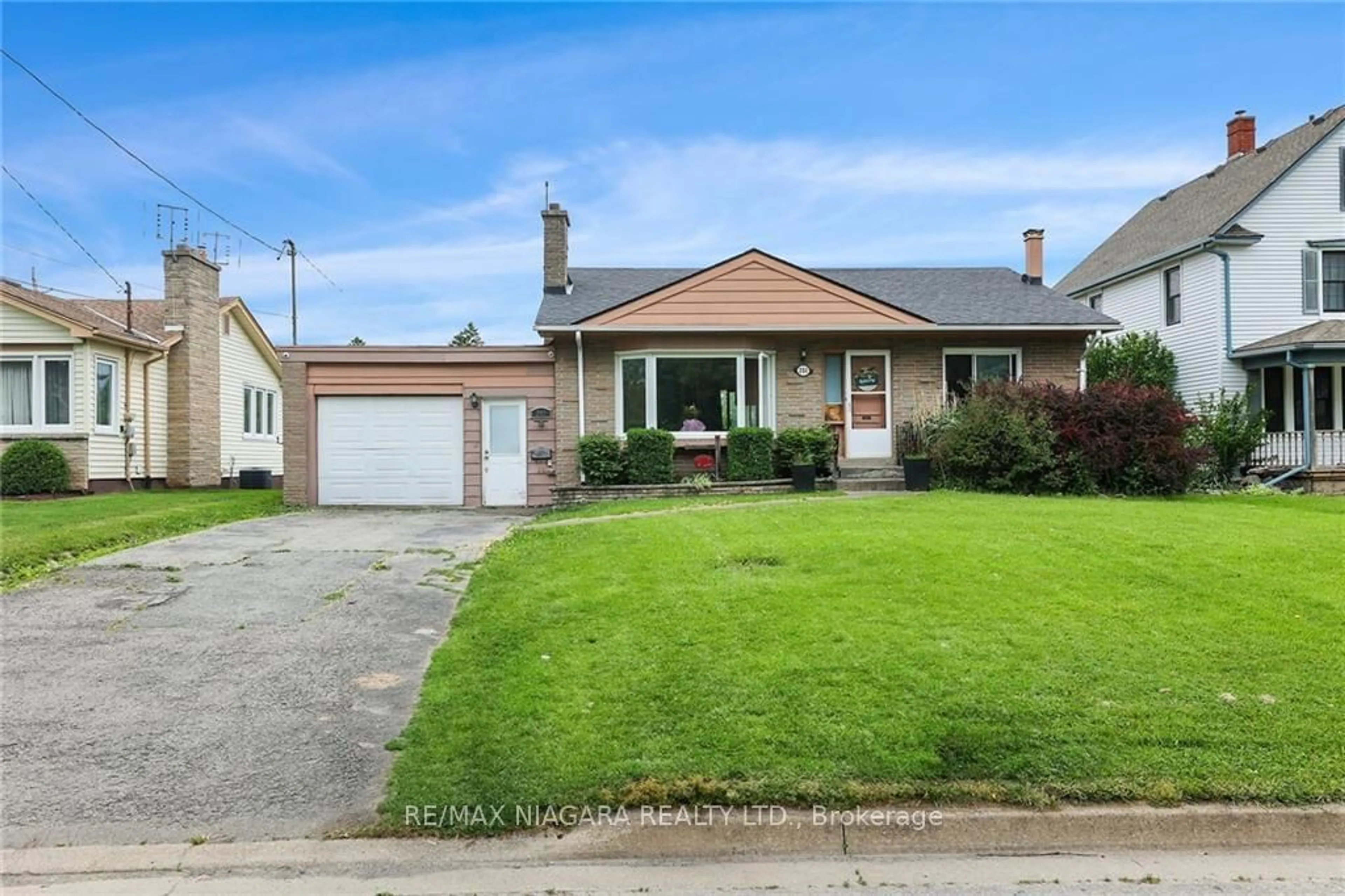 Frontside or backside of a home for 250 Bowen Rd, Fort Erie Ontario L2A 2Y8