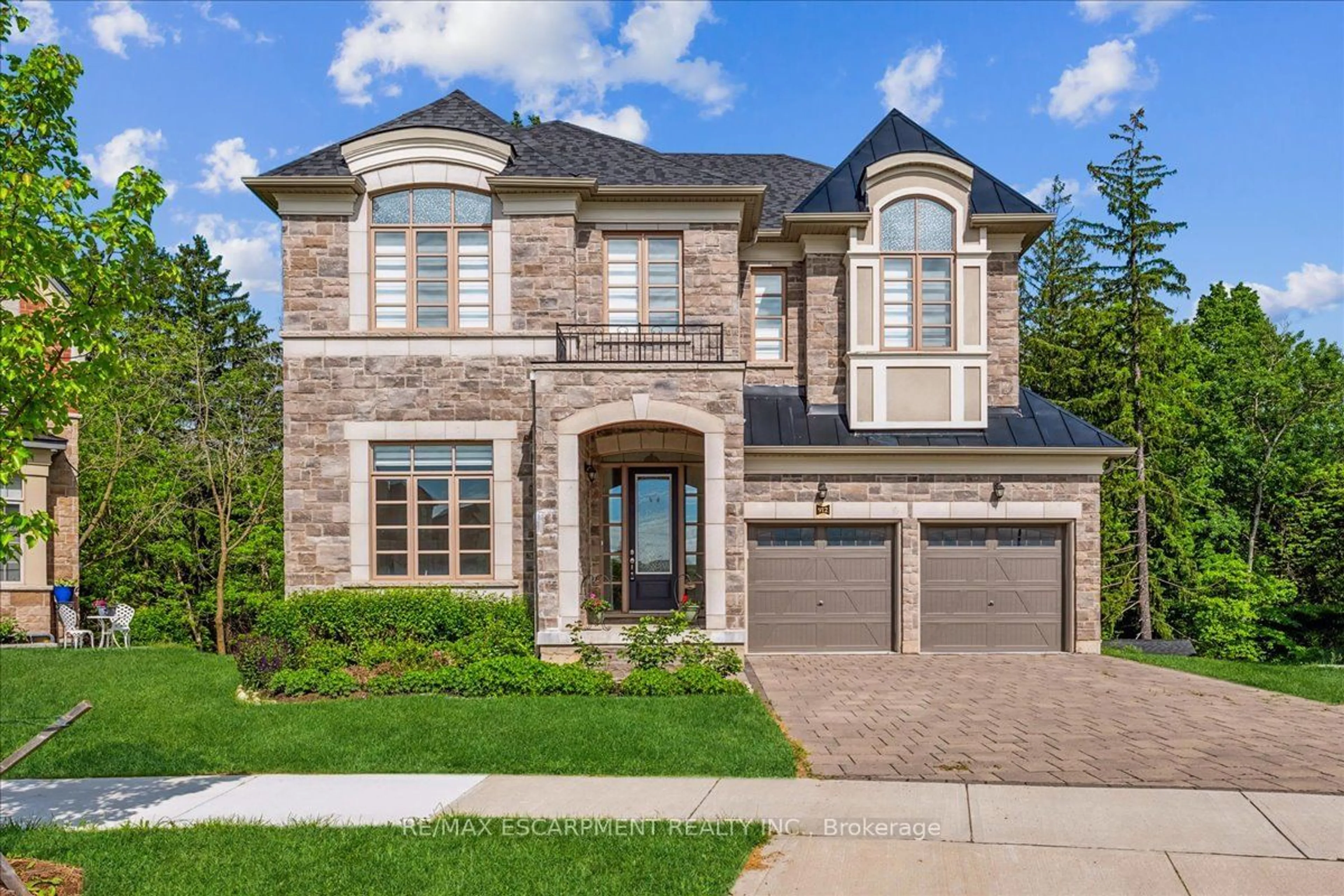 Home with brick exterior material for 912 Forest Creek Crt, Kitchener Ontario N2R 0M6