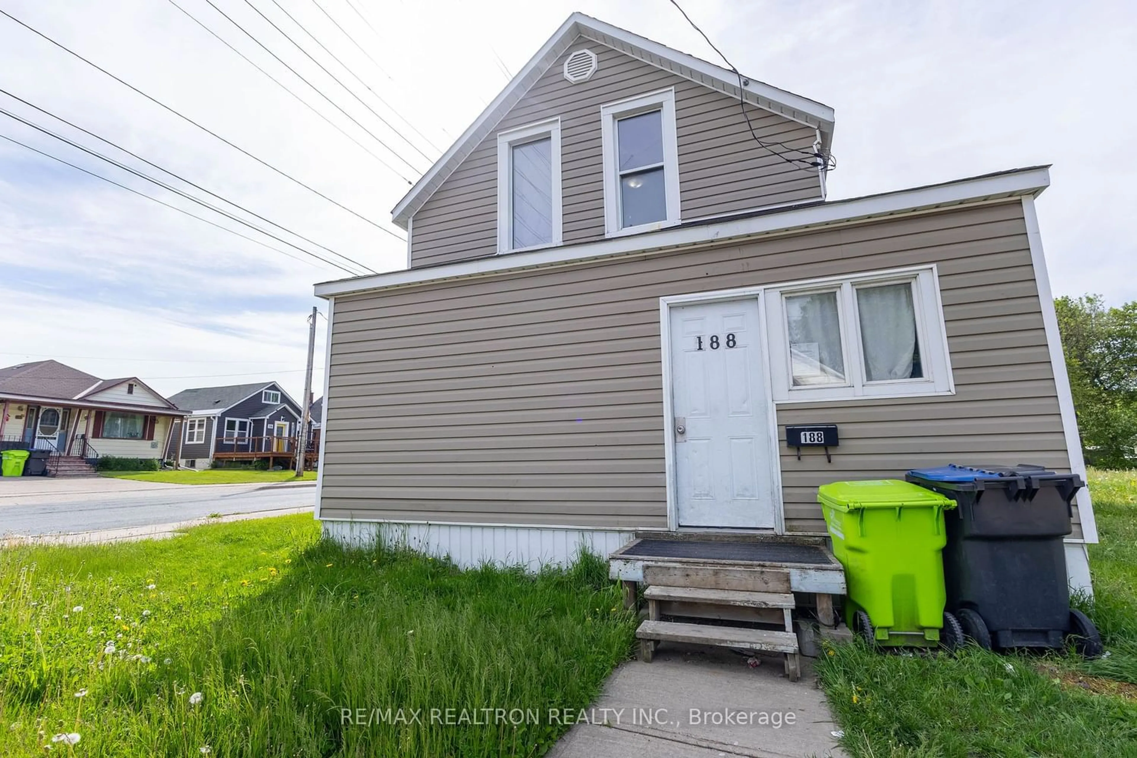 Frontside or backside of a home for 188 Dennis St, Sault Ste Marie Ontario P6A 2X3