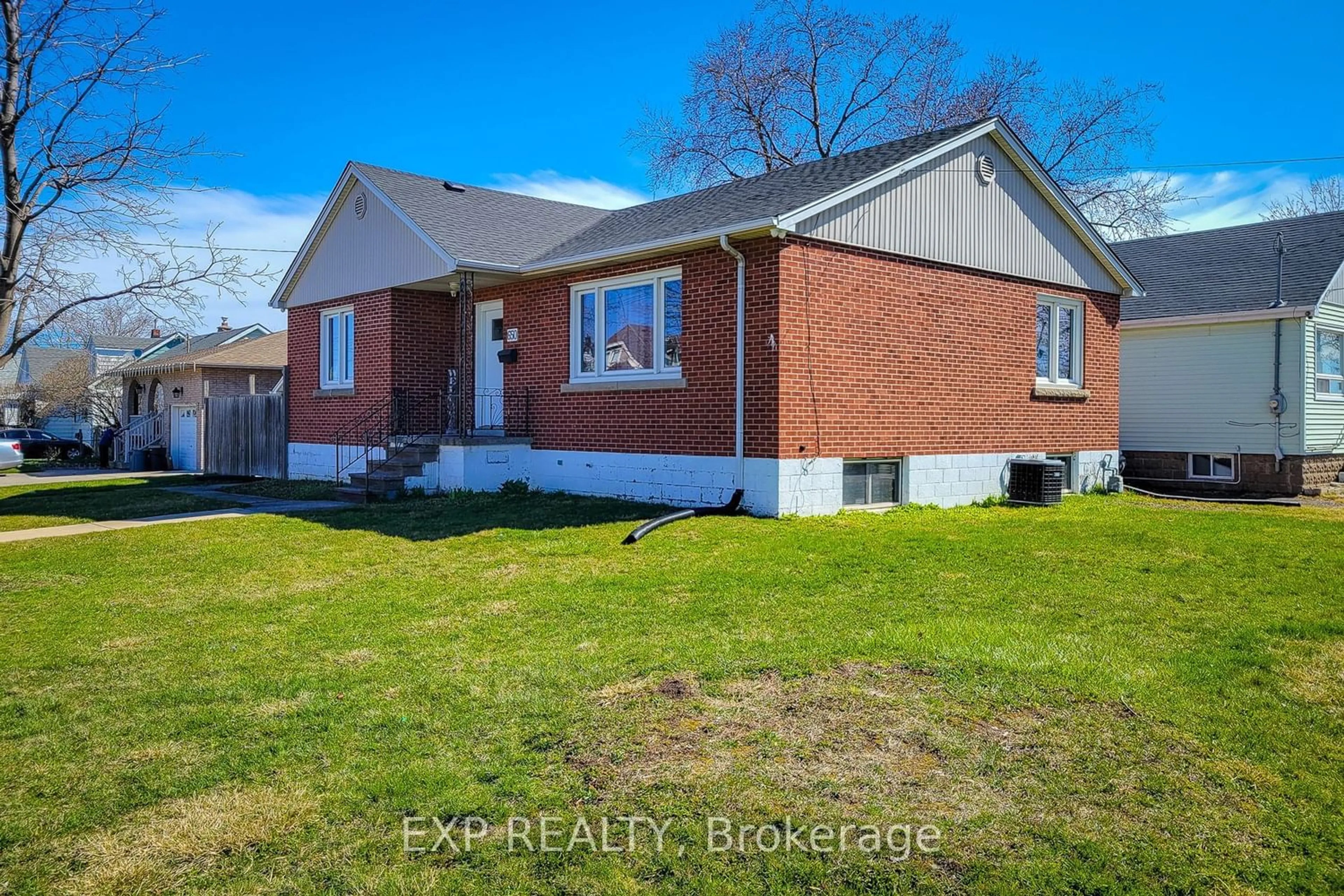 Frontside or backside of a home for 650 Dunn Ave, Hamilton Ontario L8H 6M6