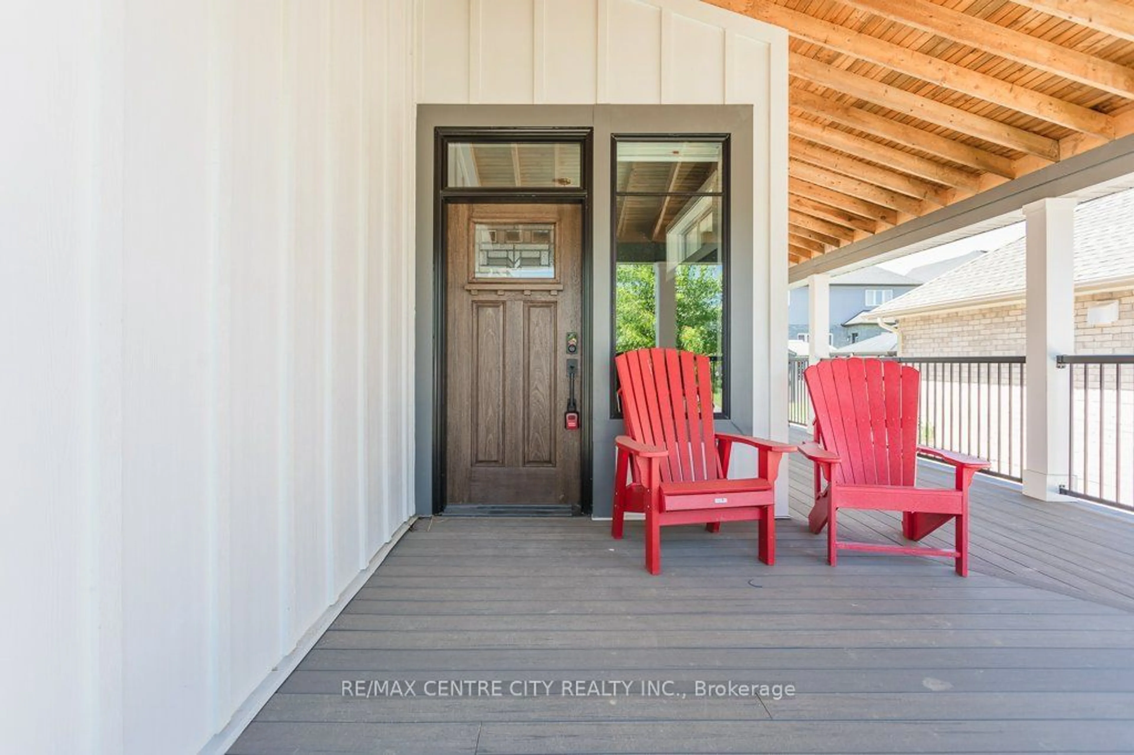 Indoor entryway for 35 Honey Bend, St. Thomas Ontario N5R 0H6