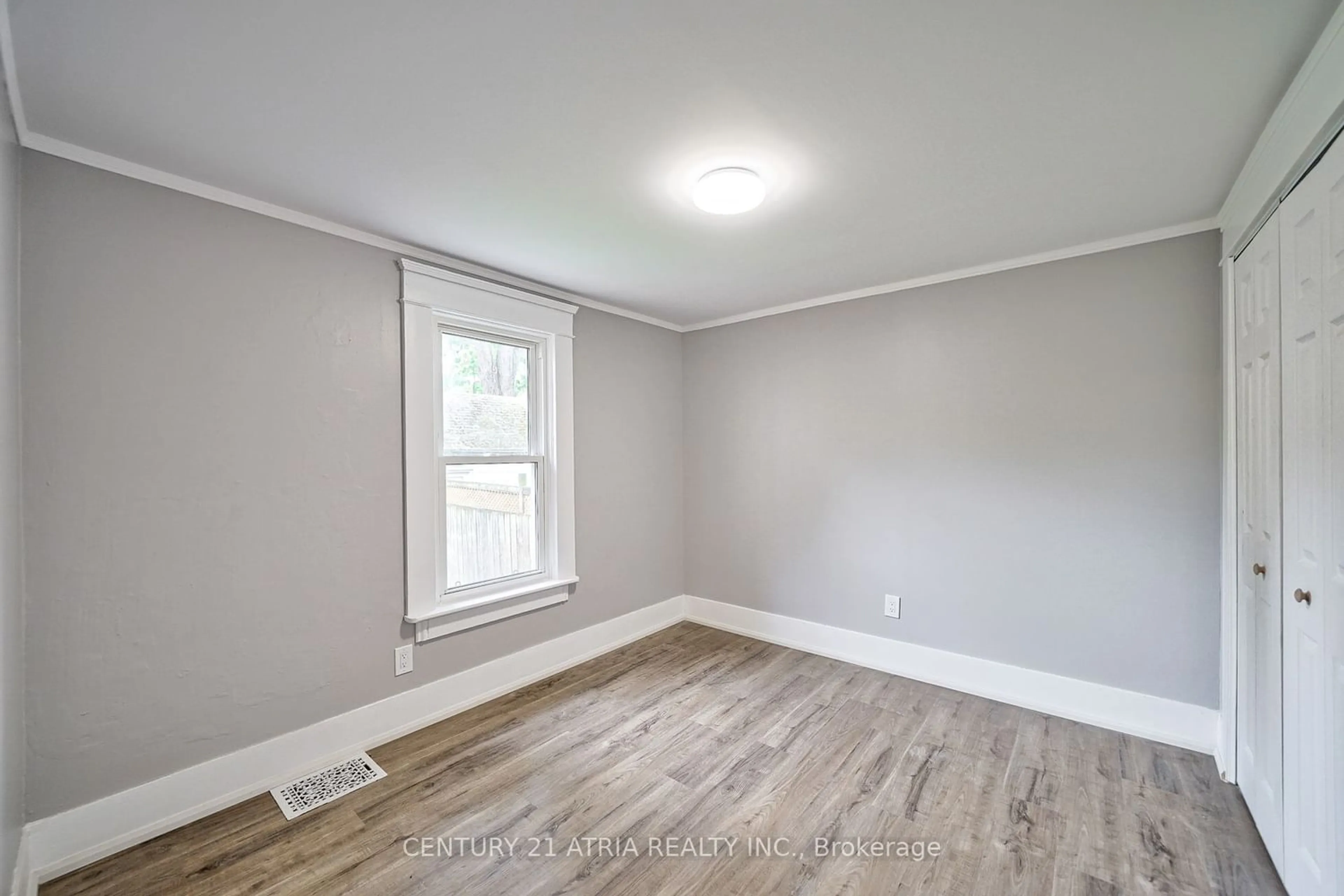 A pic of a room for 15 Asher St, Welland Ontario L3B 4H9