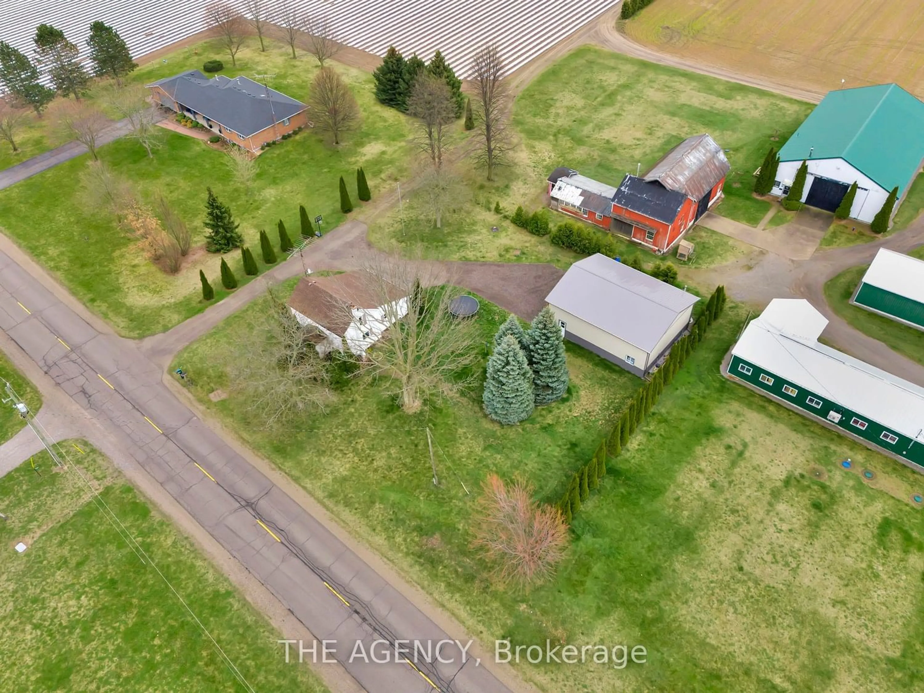 Fenced yard for 1784 Windham Centre Rd, Norfolk Ontario N0E 2A0