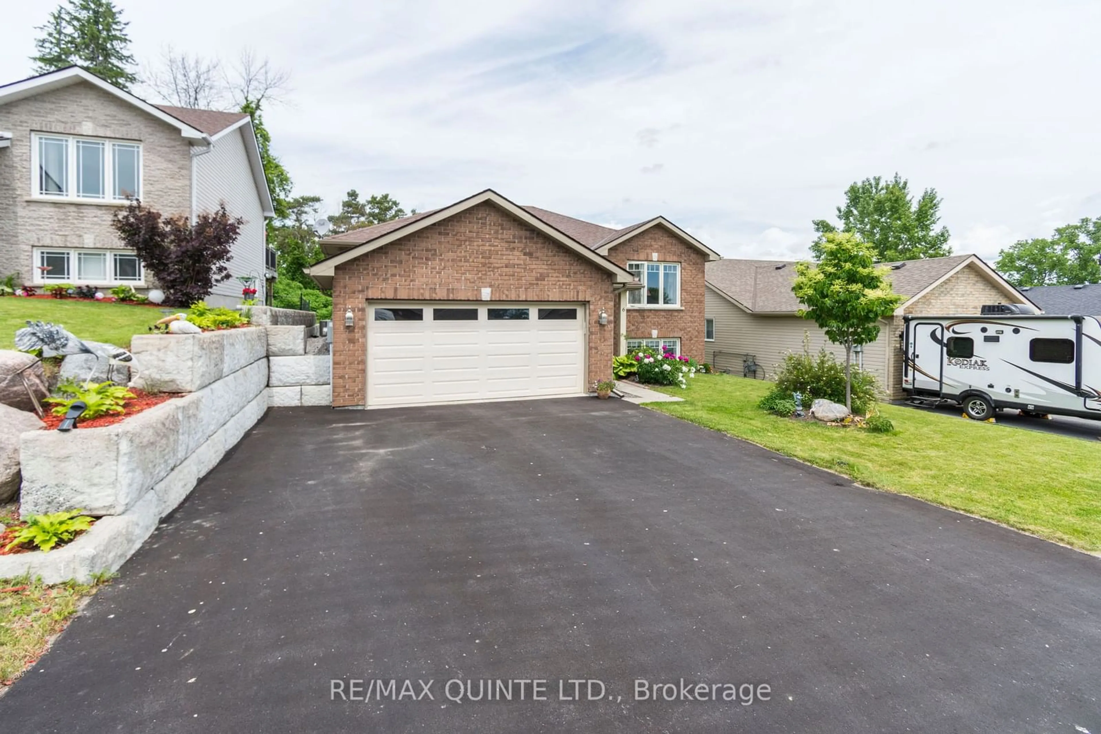 Frontside or backside of a home for 6 Mitchell Dr, Quinte West Ontario K0K 2C0