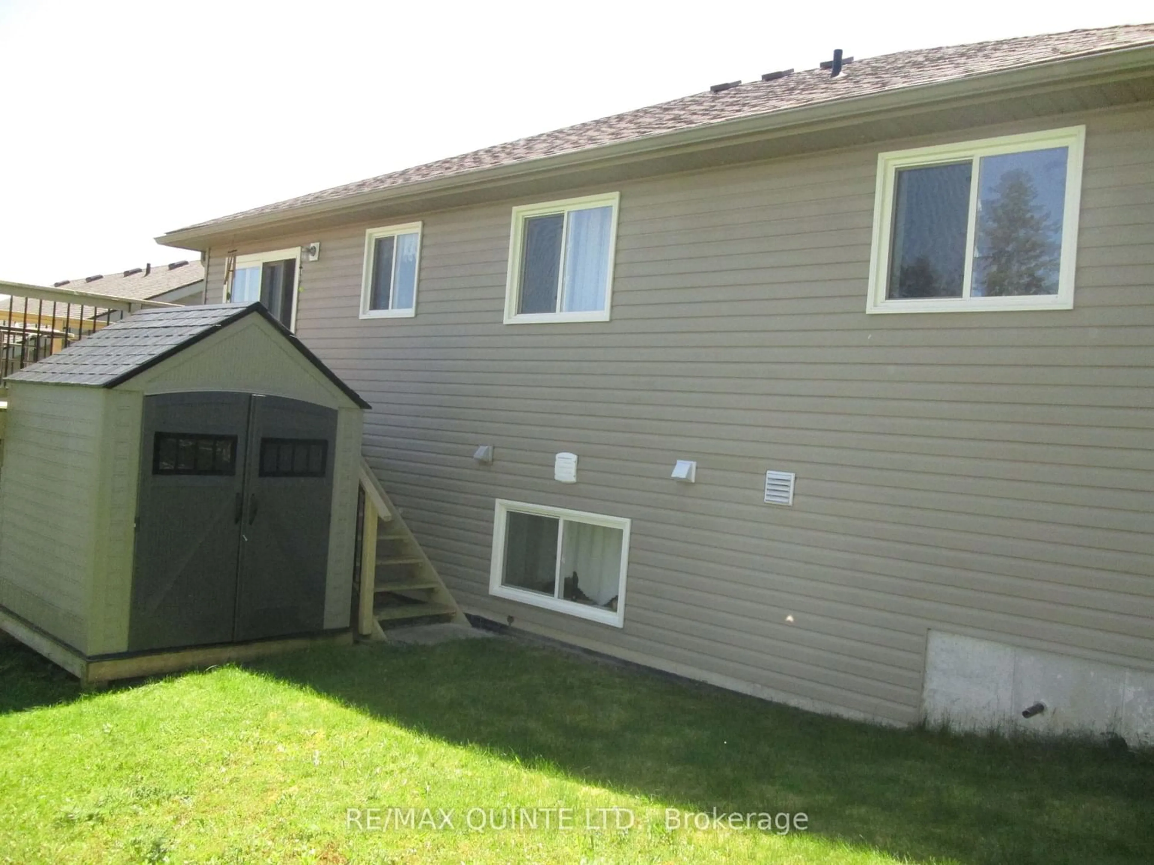 Frontside or backside of a home for 6 Mitchell Dr, Quinte West Ontario K0K 2C0
