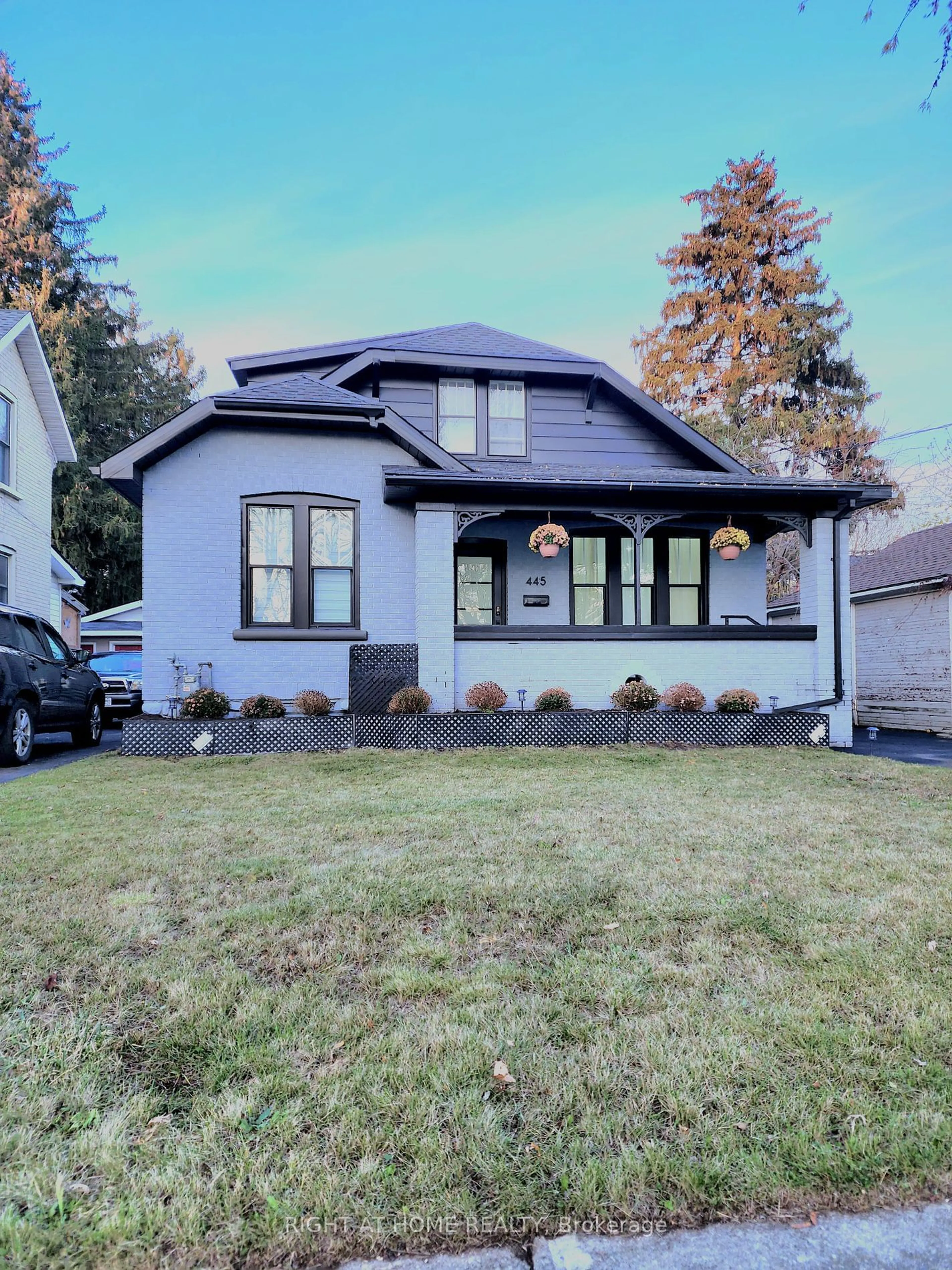 Frontside or backside of a home for 445 Moore St, Cambridge Ontario N3H 3B1