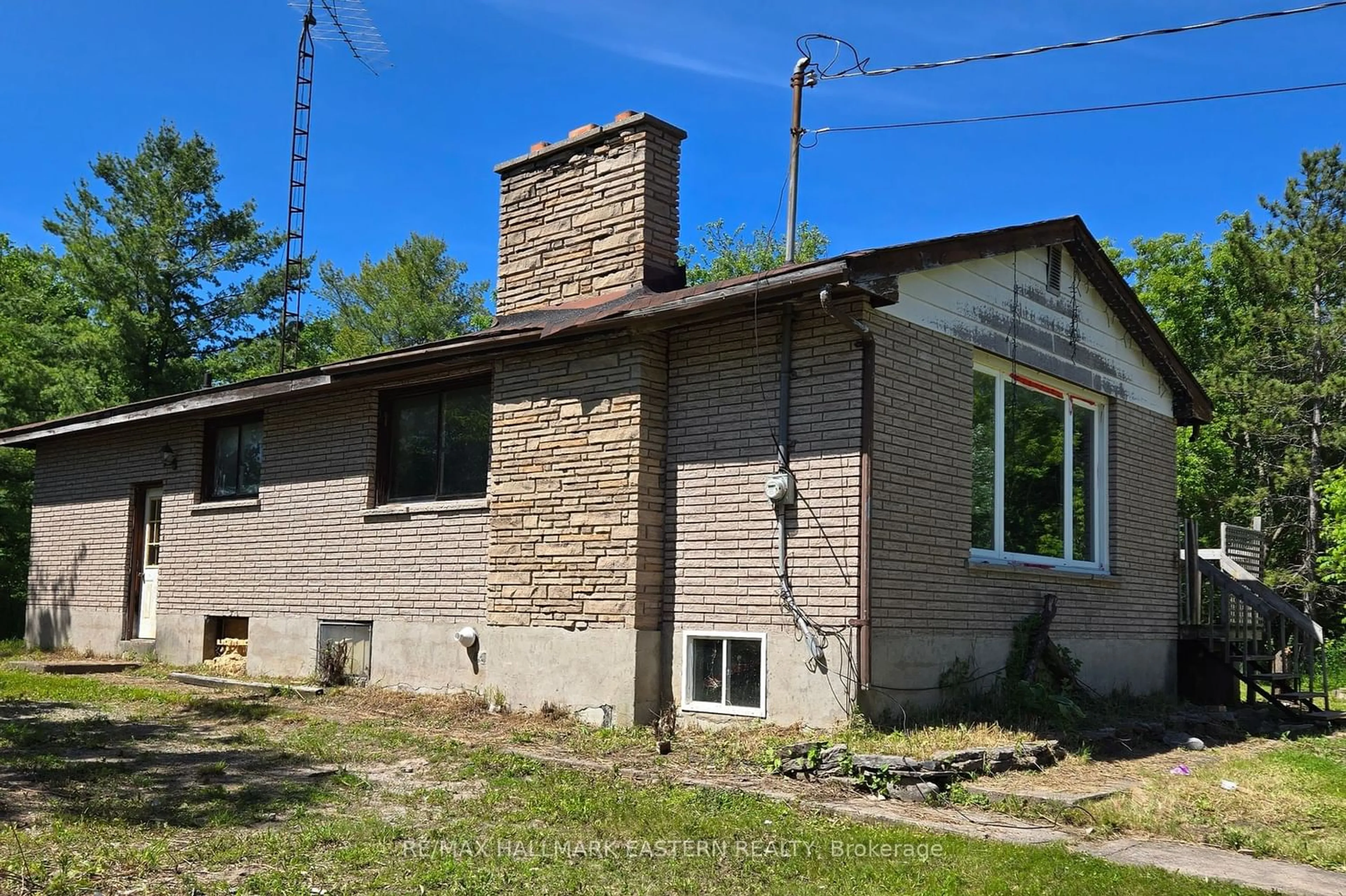 Outside view for 878 Mississauga St, Smith-Ennismore-Lakefield Ontario K0L 1R0