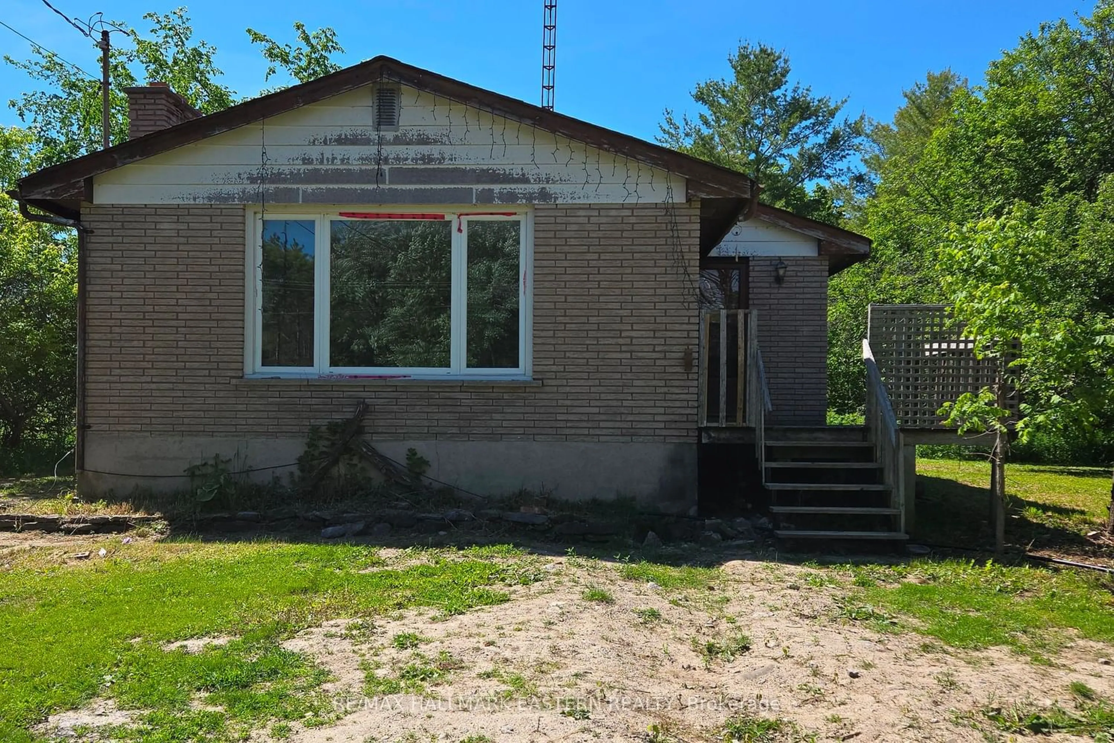 Outside view for 878 Mississauga St, Smith-Ennismore-Lakefield Ontario K0L 1R0