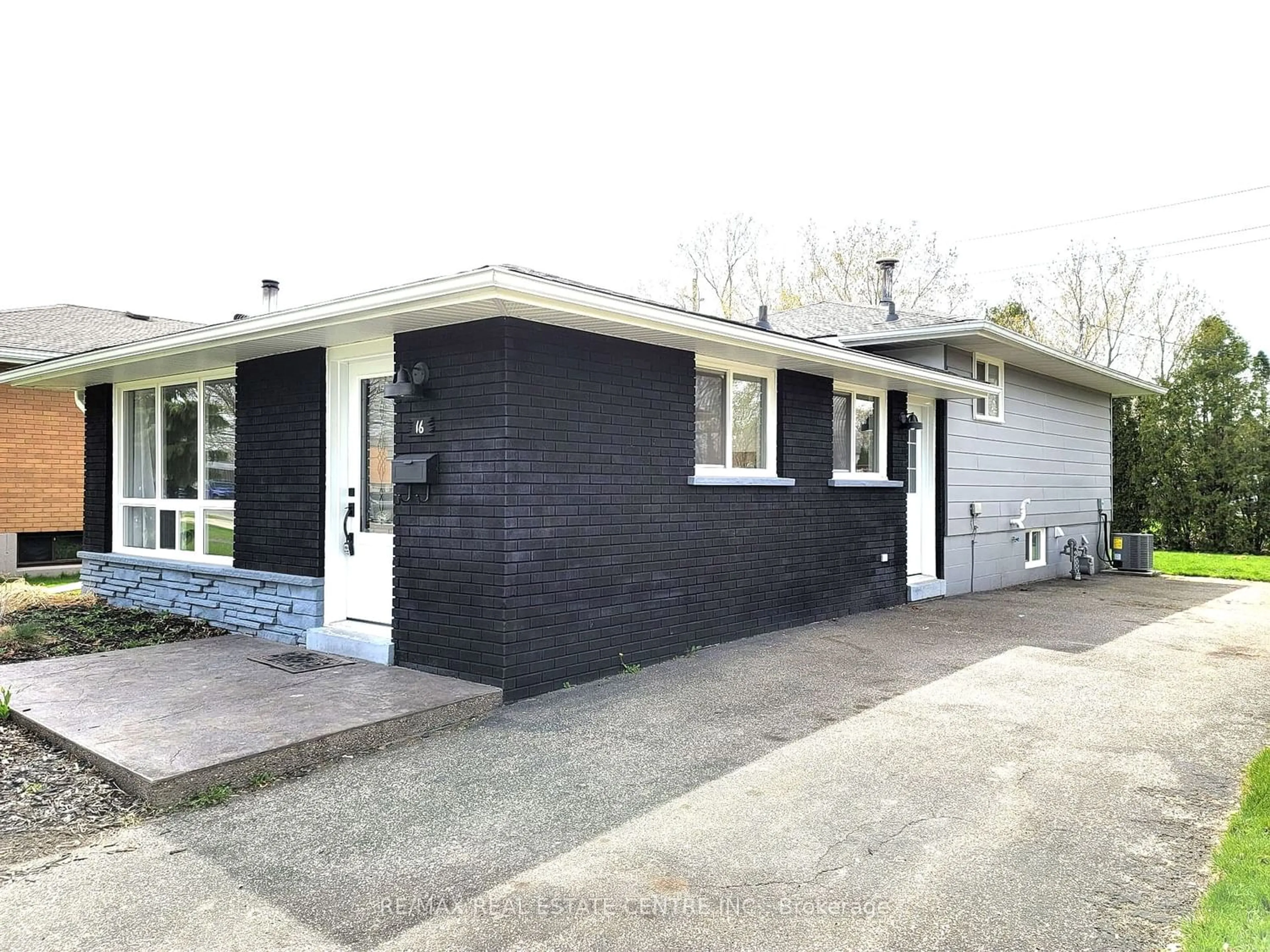 Outside view for 16 Linden Ave, Brantford Ontario N3S 7E2