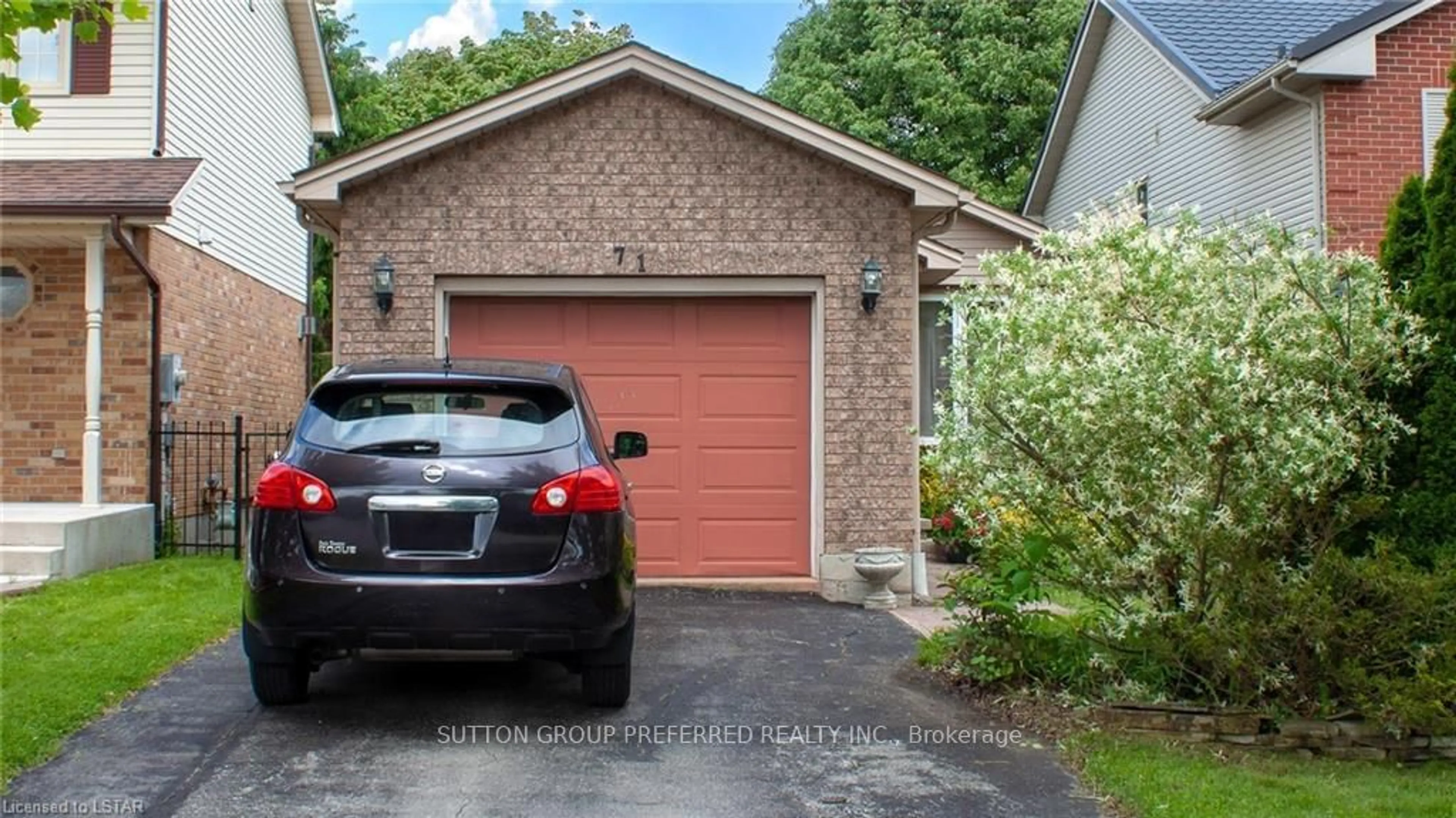 Frontside or backside of a home for 71 Southcott Crt, London Ontario N6G 4Y6