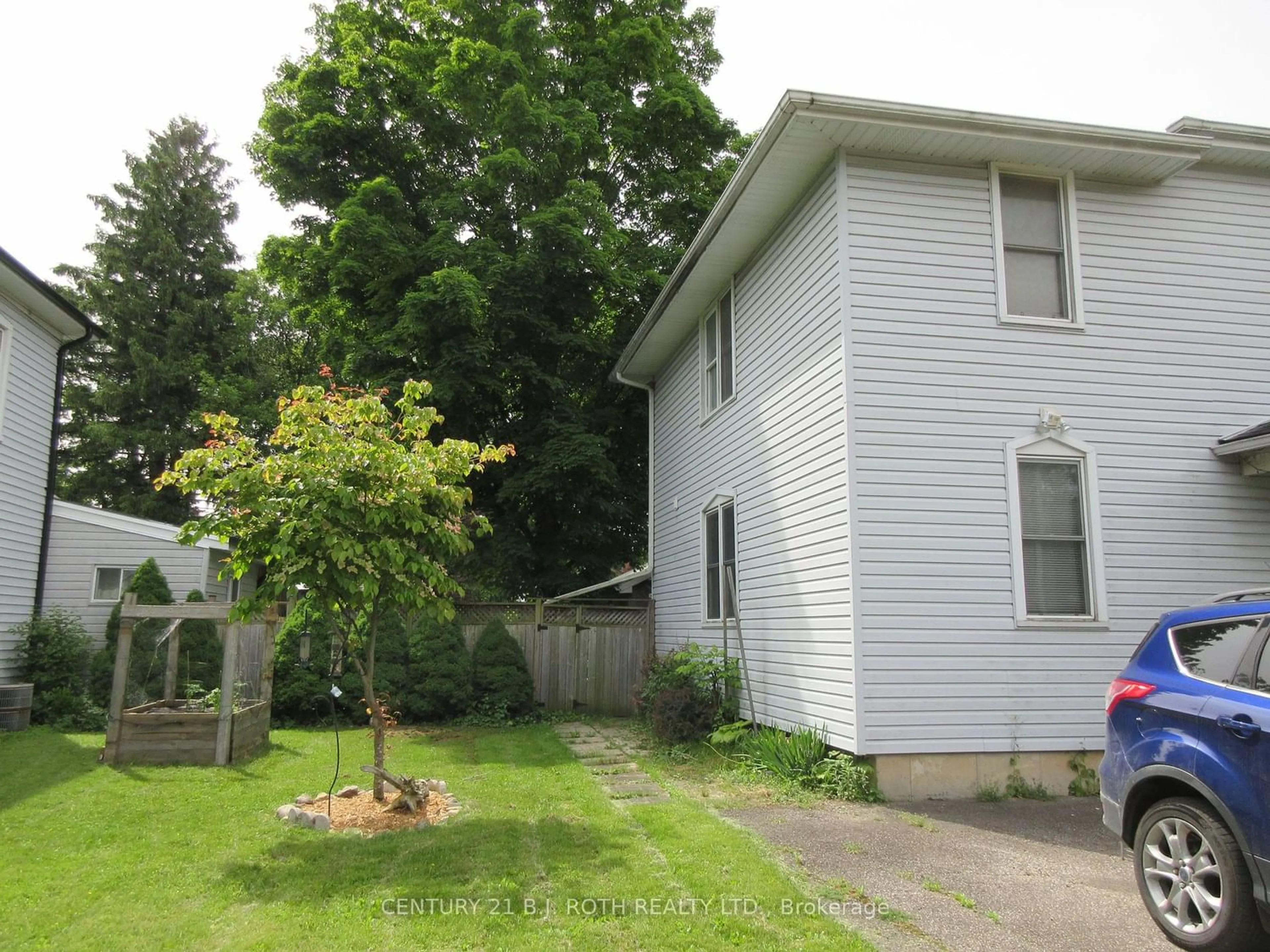 Frontside or backside of a home for 276 Maple St, Cambridge Ontario N3C 1T2