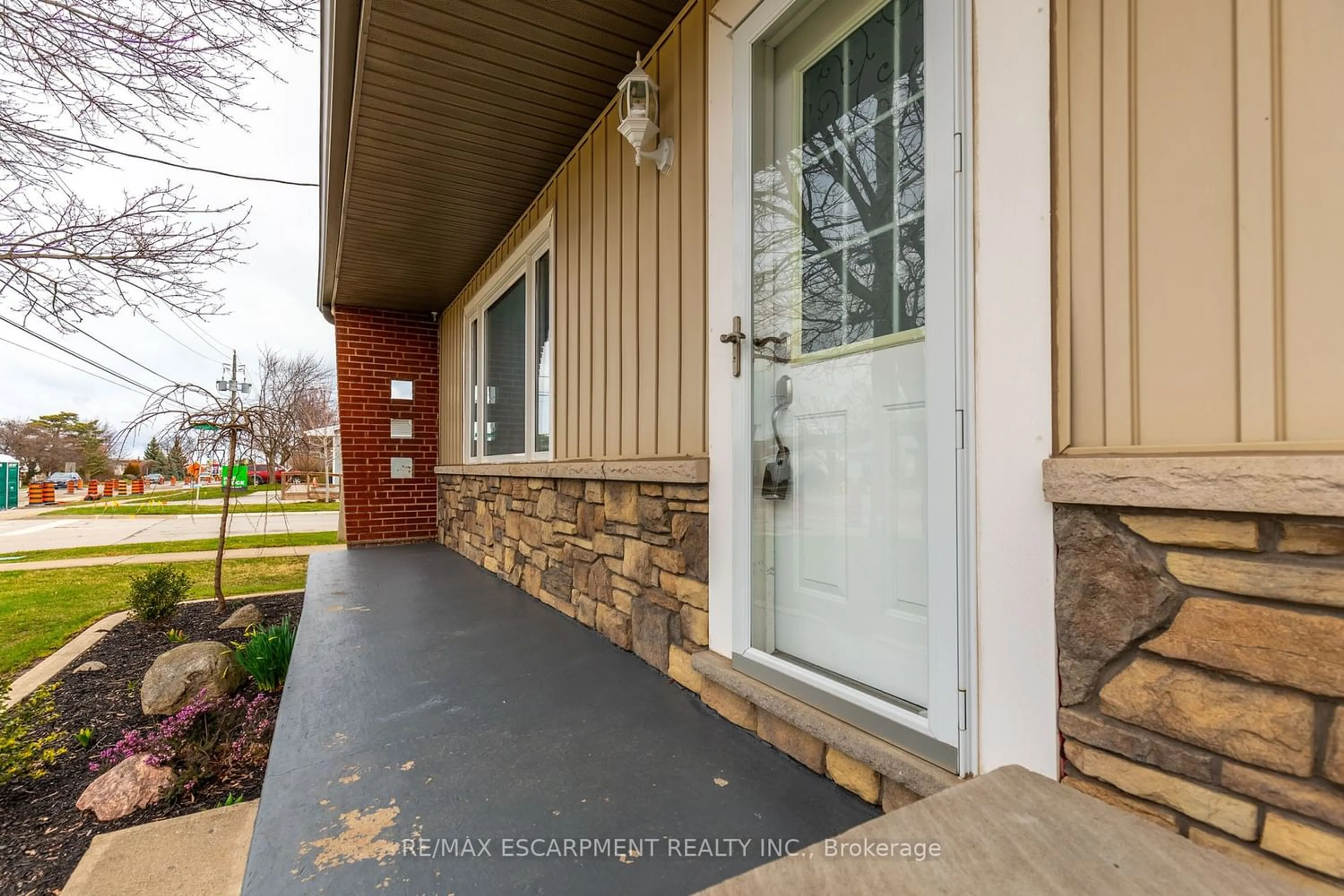 Indoor entryway for 4539 Ontario St, Lincoln Ontario L3J 0B7