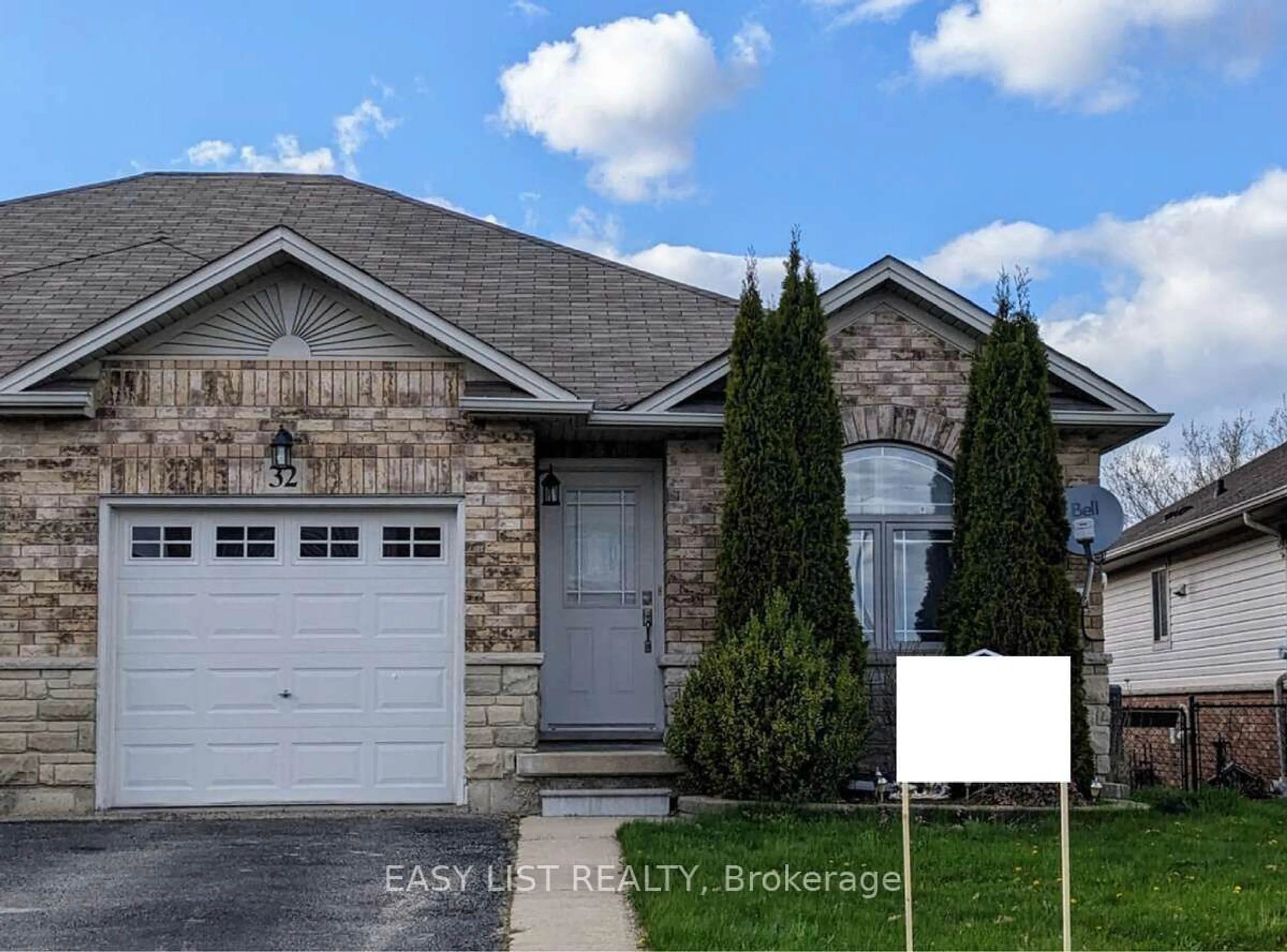Frontside or backside of a home for 32 Savannah Ridge Dr, Brant Ontario N3L 4G5