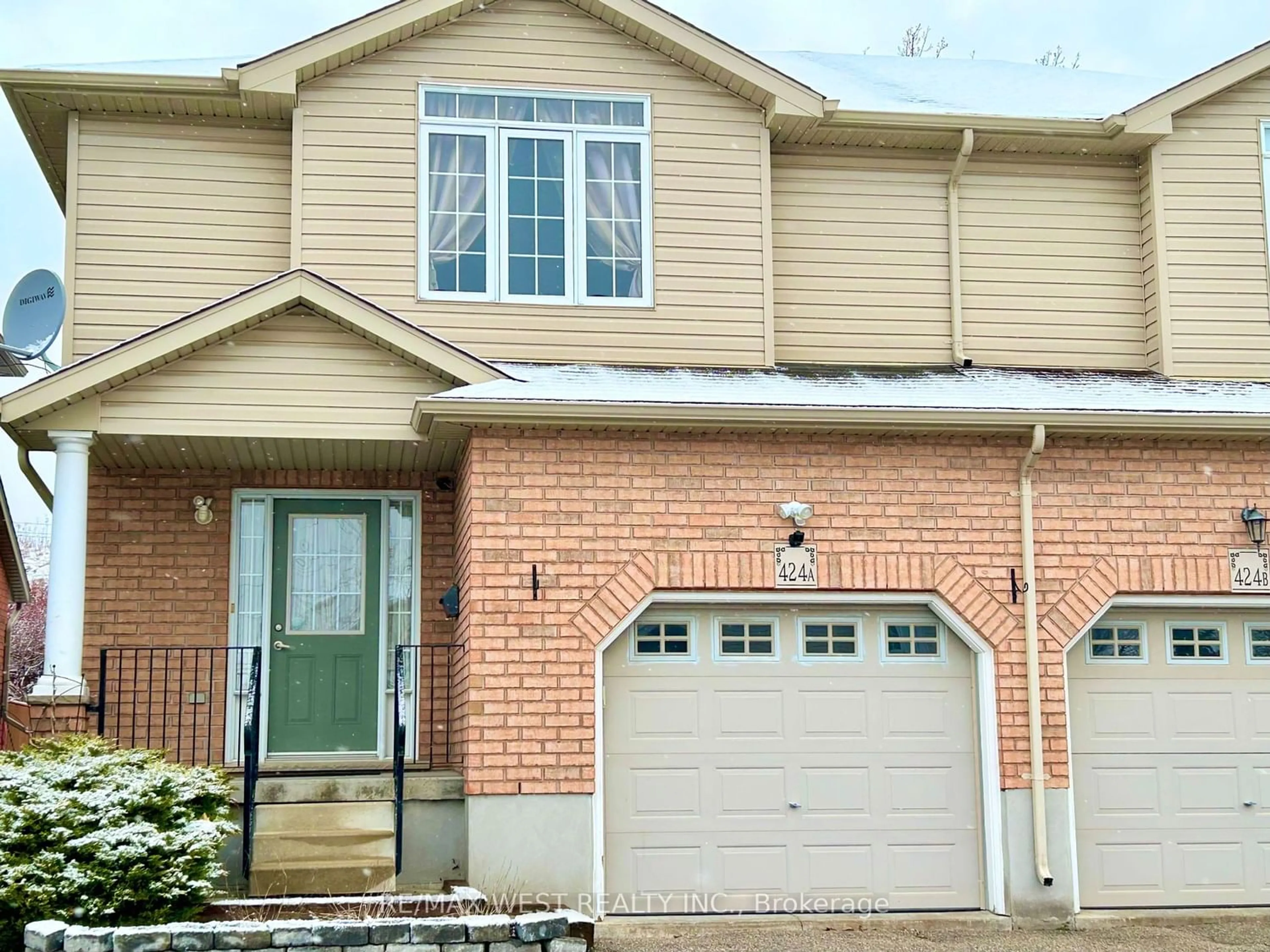 A pic from exterior of the house or condo for 424 a Tealby Cres, Waterloo Ontario N2J 4Y8