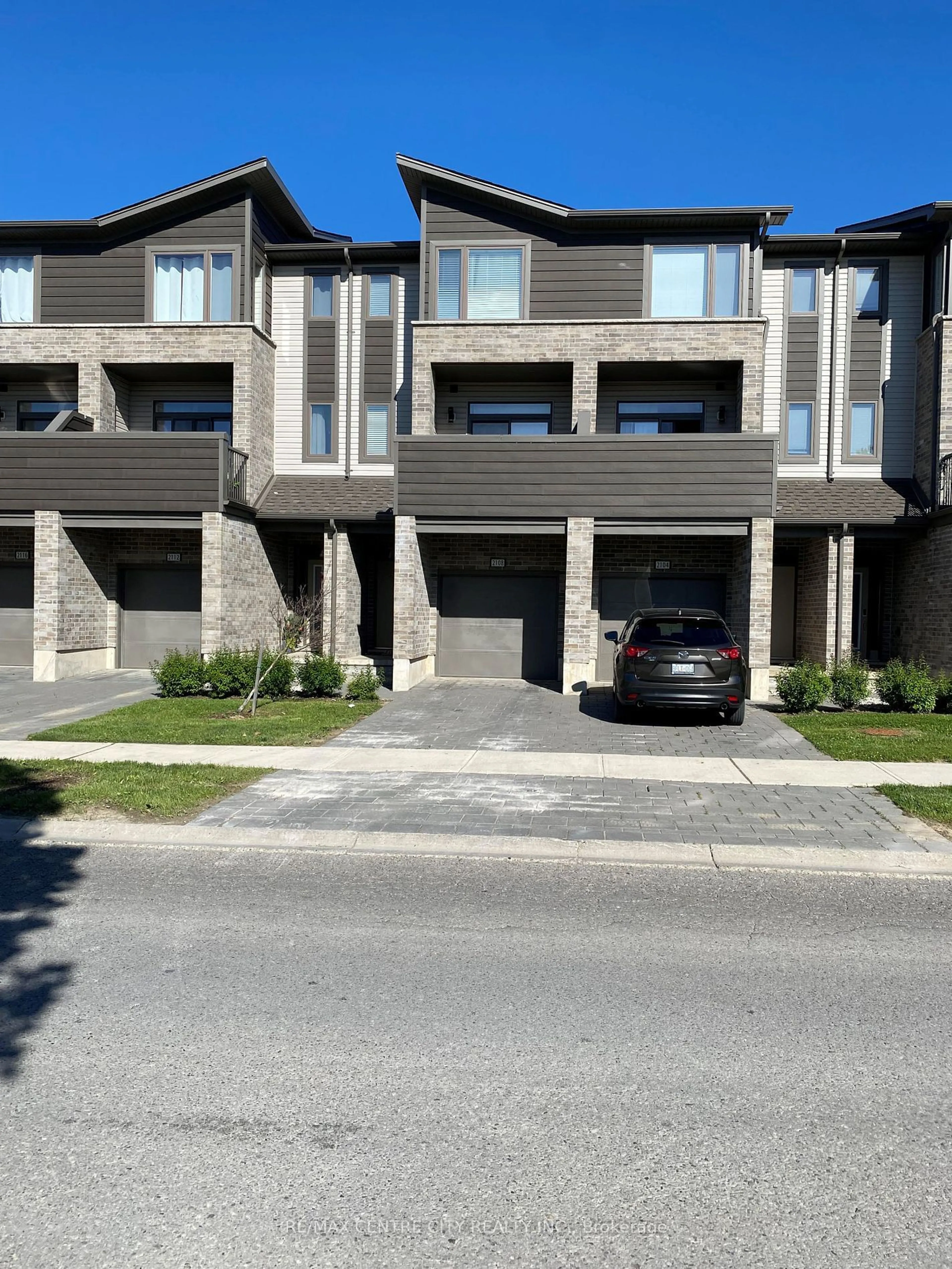 A pic from exterior of the house or condo for 2108 Meadowgate Blvd, London Ontario N6M 0A8