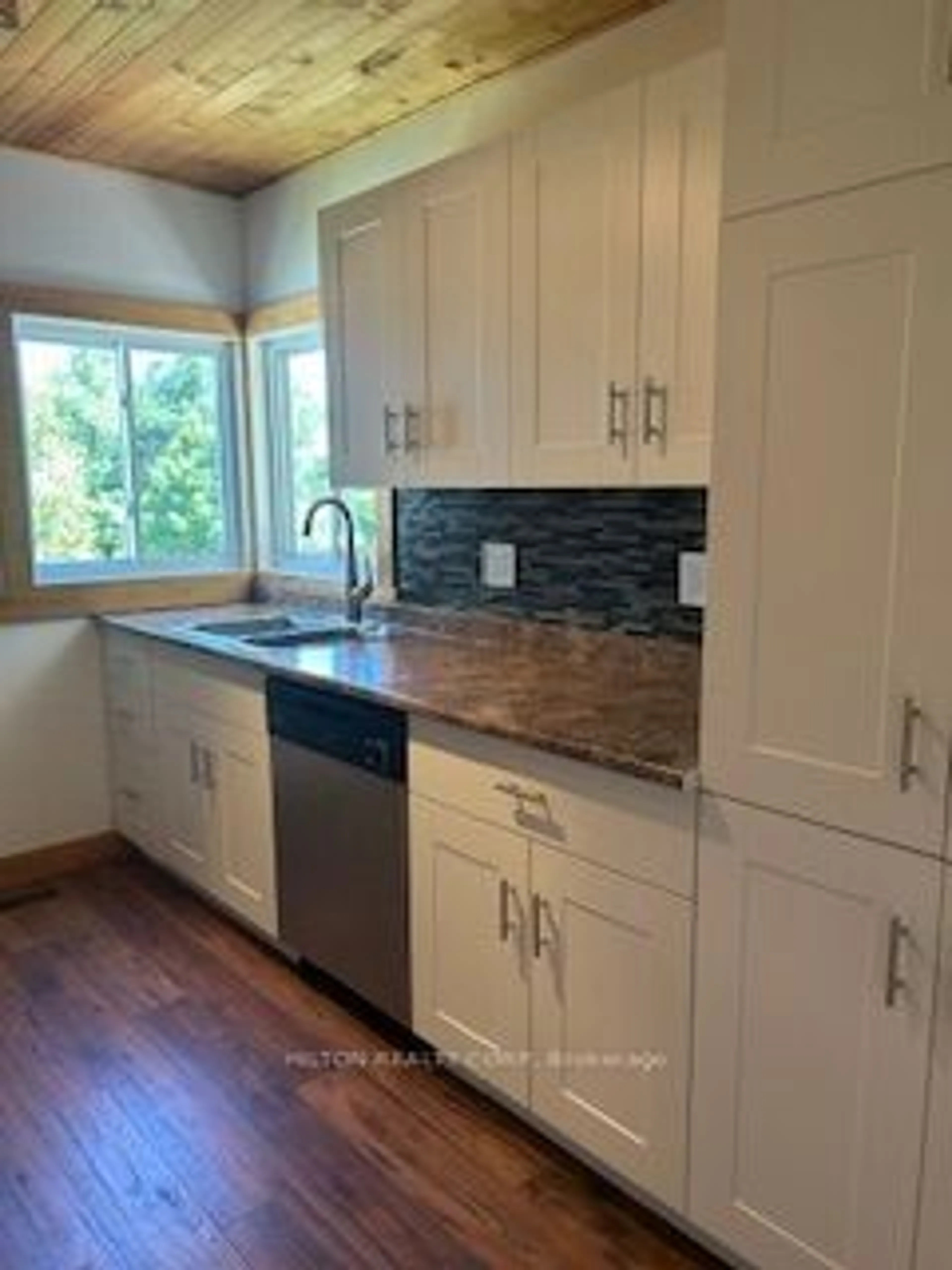 Open concept kitchen for 90 Lindgren Rd, Huntsville Ontario P1H 1Y2